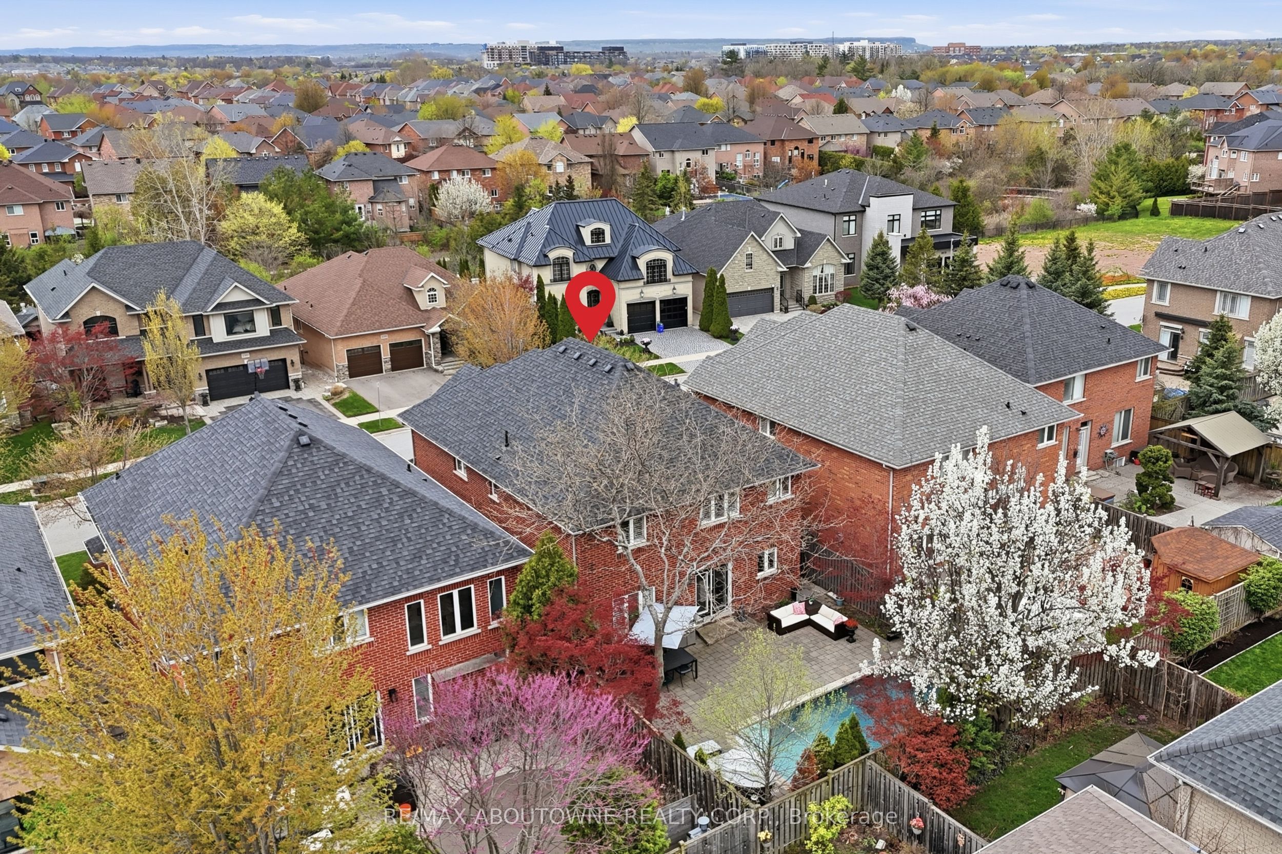 2202 Brookhaven Crescent, Oakville ‣ W13466166 2202 Brookhaven Crescent, Oakville ‣ W13466166