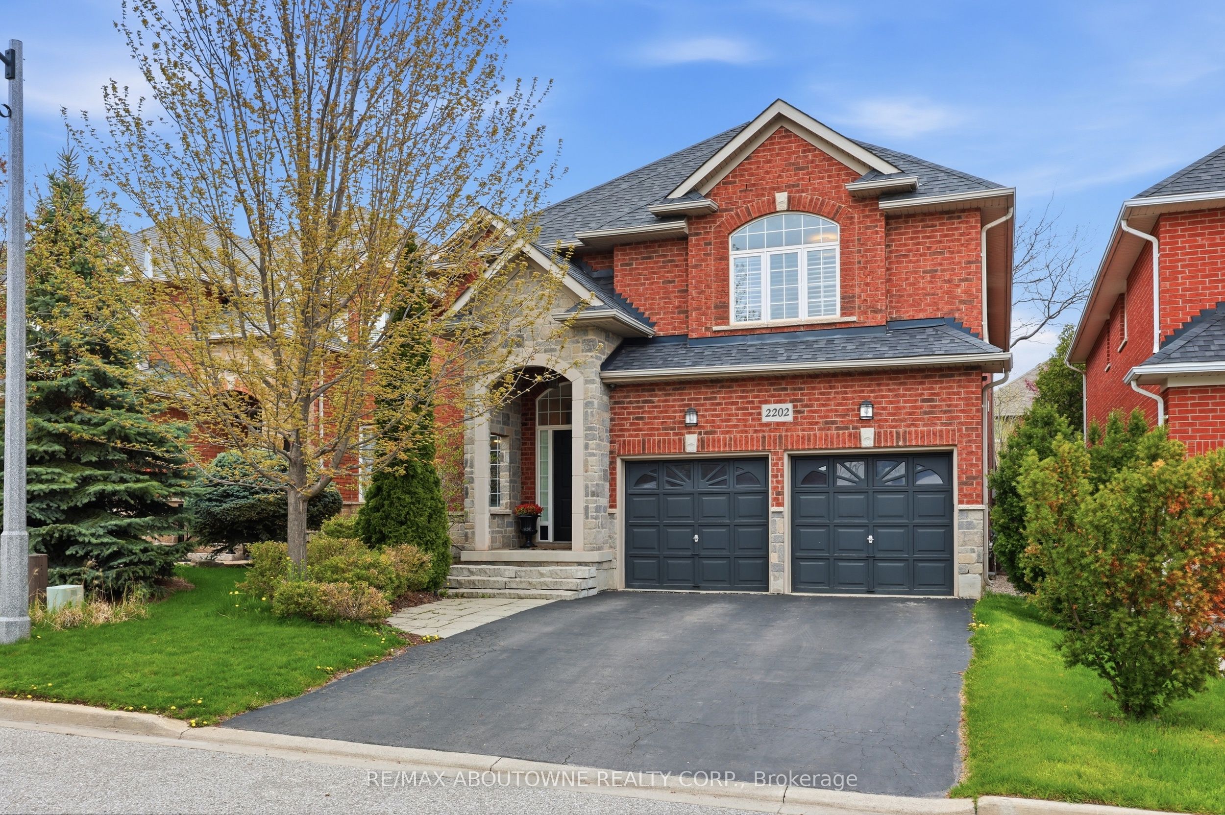2202 Brookhaven Crescent, Oakville ‣ W13466166 2202 Brookhaven Crescent, Oakville ‣ W13466166