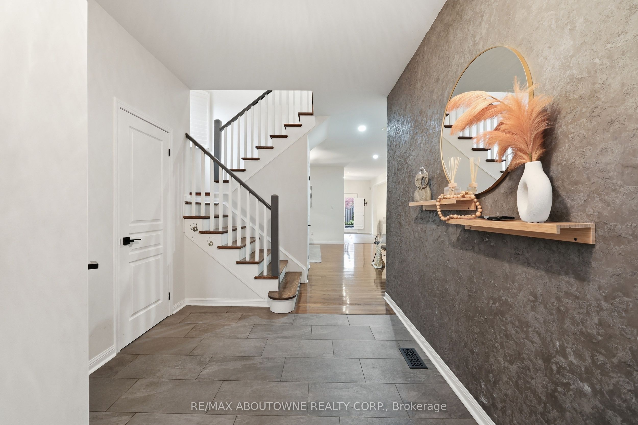 2202 Brookhaven Crescent, Oakville ‣ W13466166 2202 Brookhaven Crescent, Oakville ‣ W13466166