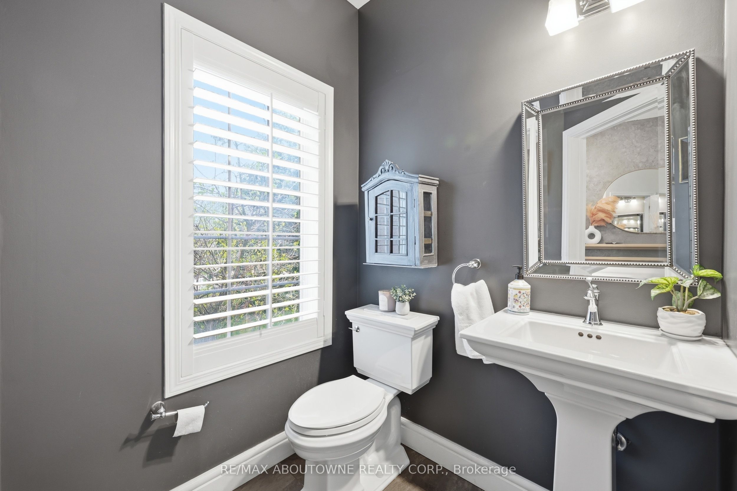 2202 Brookhaven Crescent, Oakville ‣ W13466166 2202 Brookhaven Crescent, Oakville ‣ W13466166