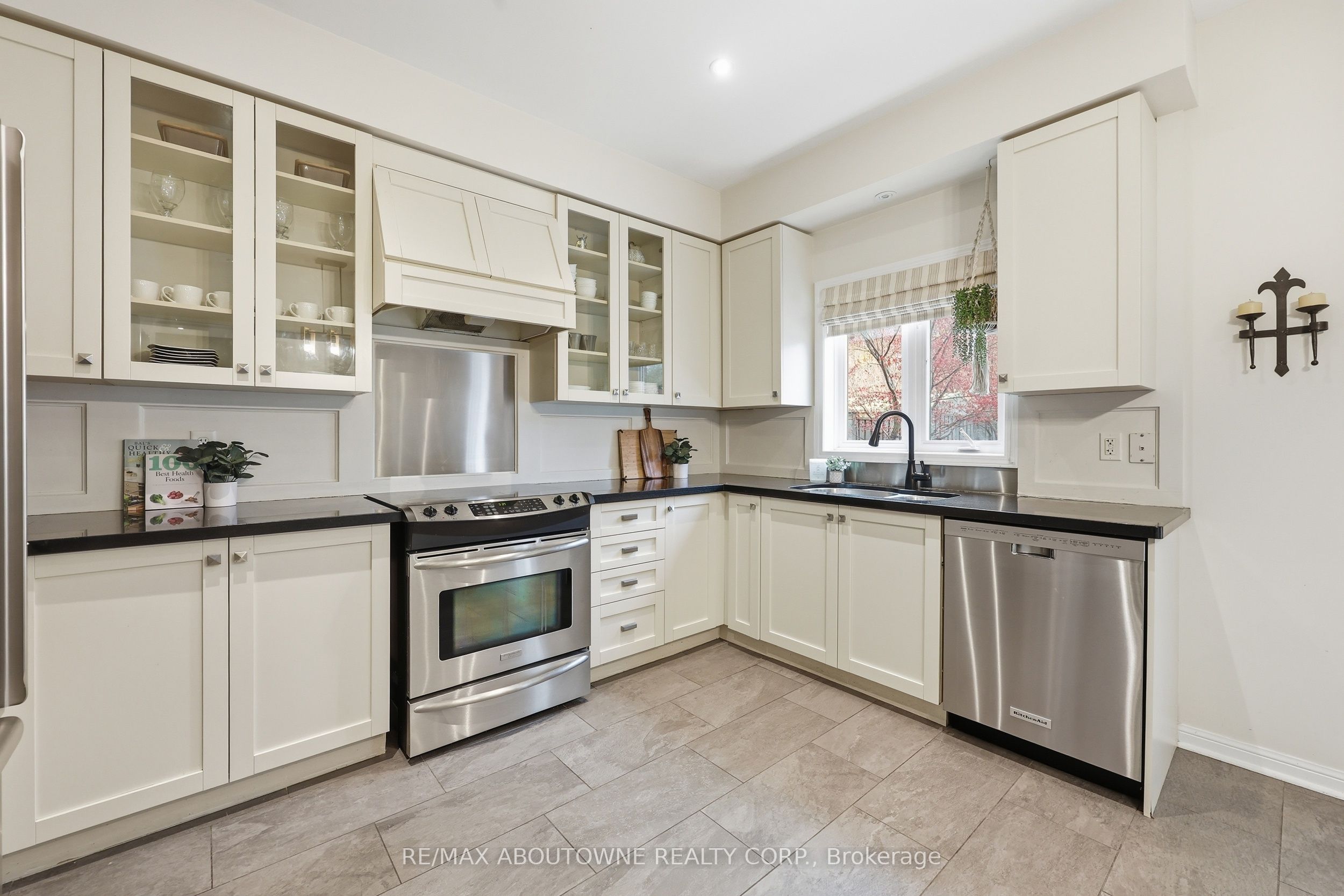 2202 Brookhaven Crescent, Oakville ‣ W13466166 2202 Brookhaven Crescent, Oakville ‣ W13466166