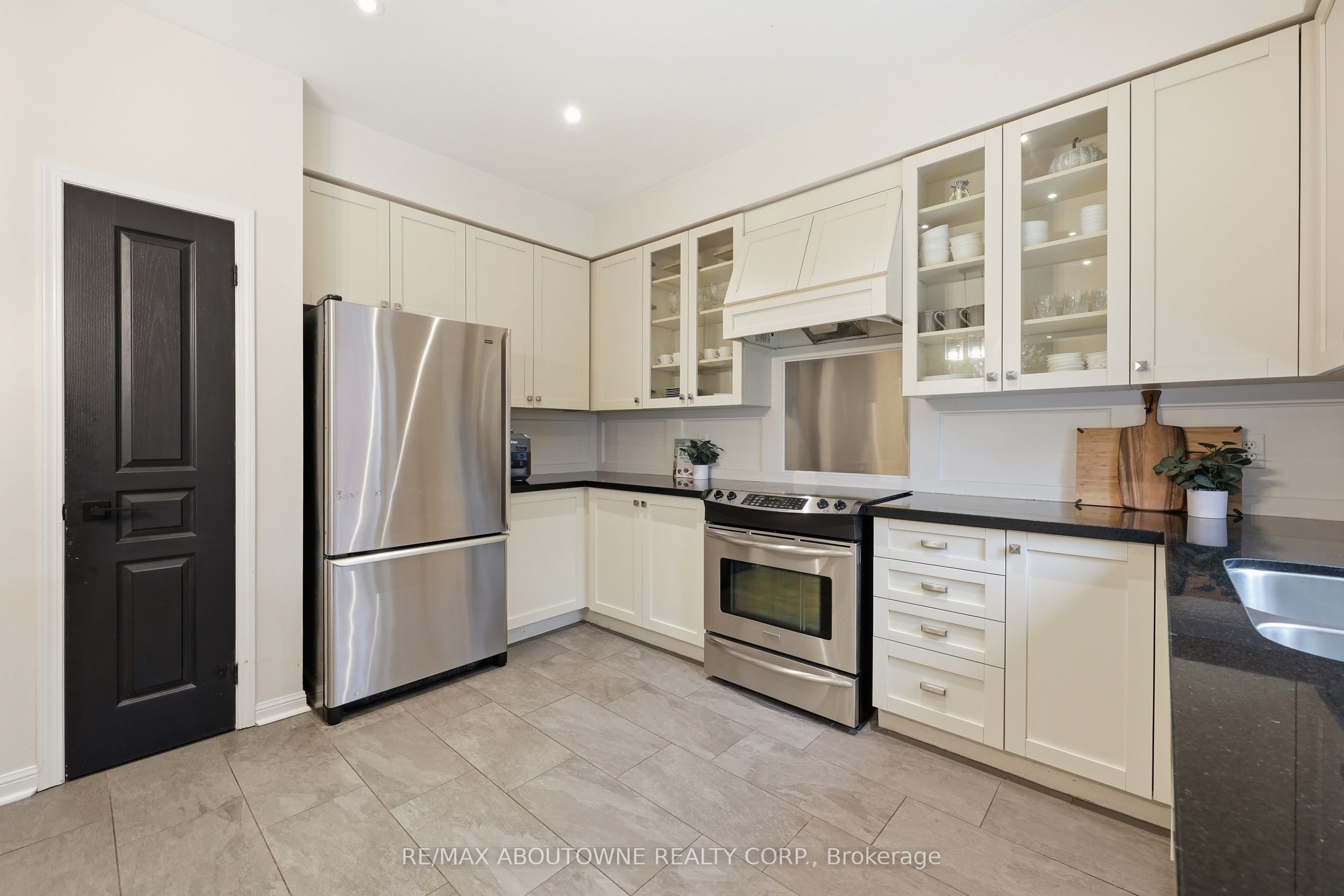 2202 Brookhaven Crescent, Oakville ‣ W13466166 2202 Brookhaven Crescent, Oakville ‣ W13466166