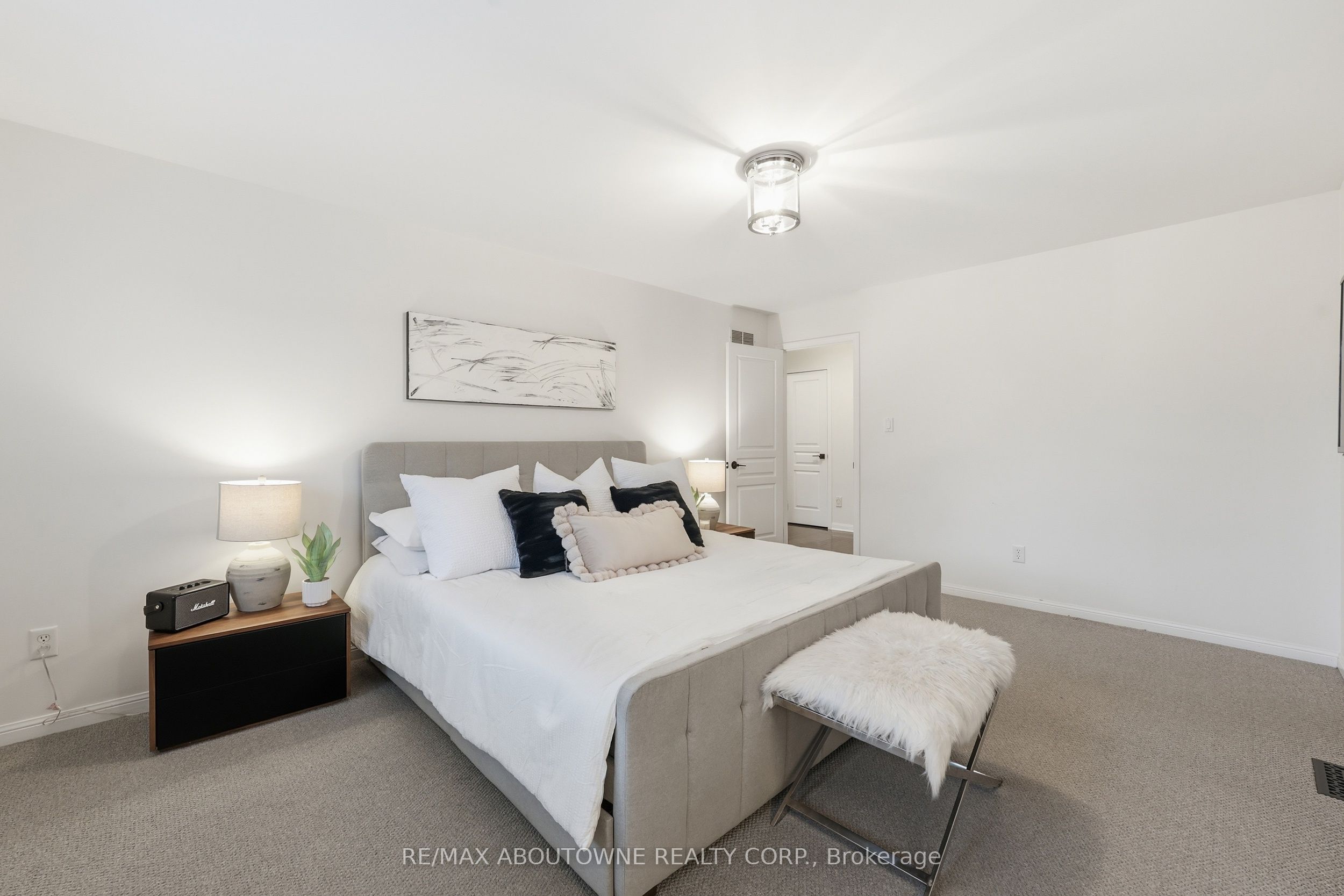 2202 Brookhaven Crescent, Oakville ‣ W13466166 2202 Brookhaven Crescent, Oakville ‣ W13466166