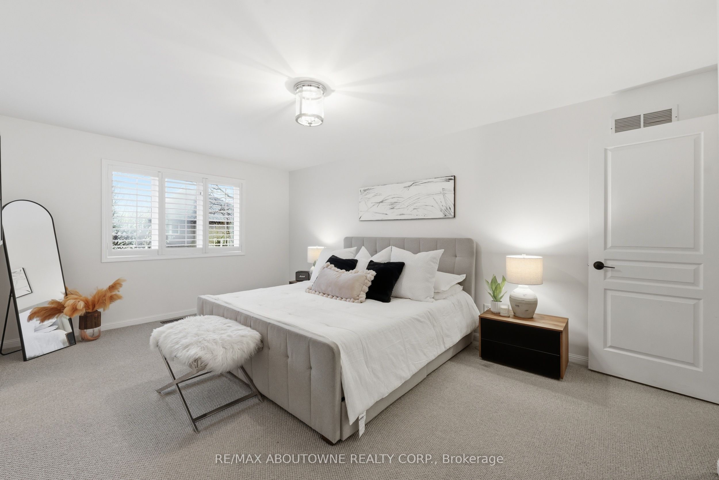 2202 Brookhaven Crescent, Oakville ‣ W13466166 2202 Brookhaven Crescent, Oakville ‣ W13466166
