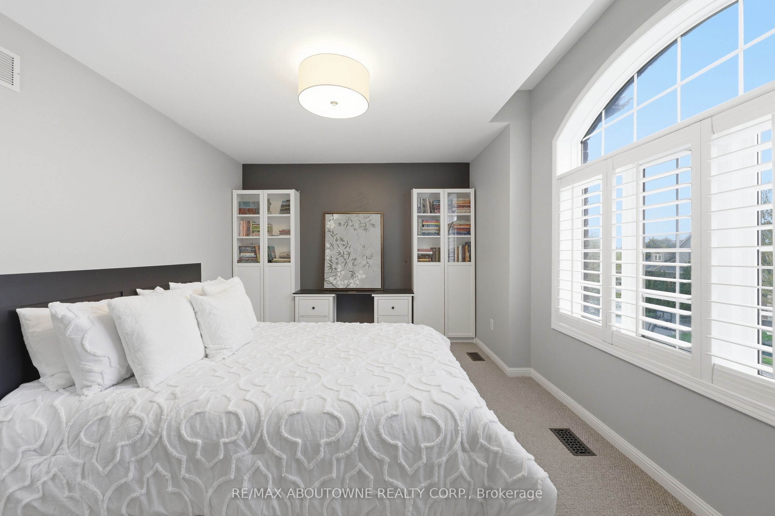 2202 Brookhaven Crescent, Oakville ‣ W13466166 2202 Brookhaven Crescent, Oakville ‣ W13466166