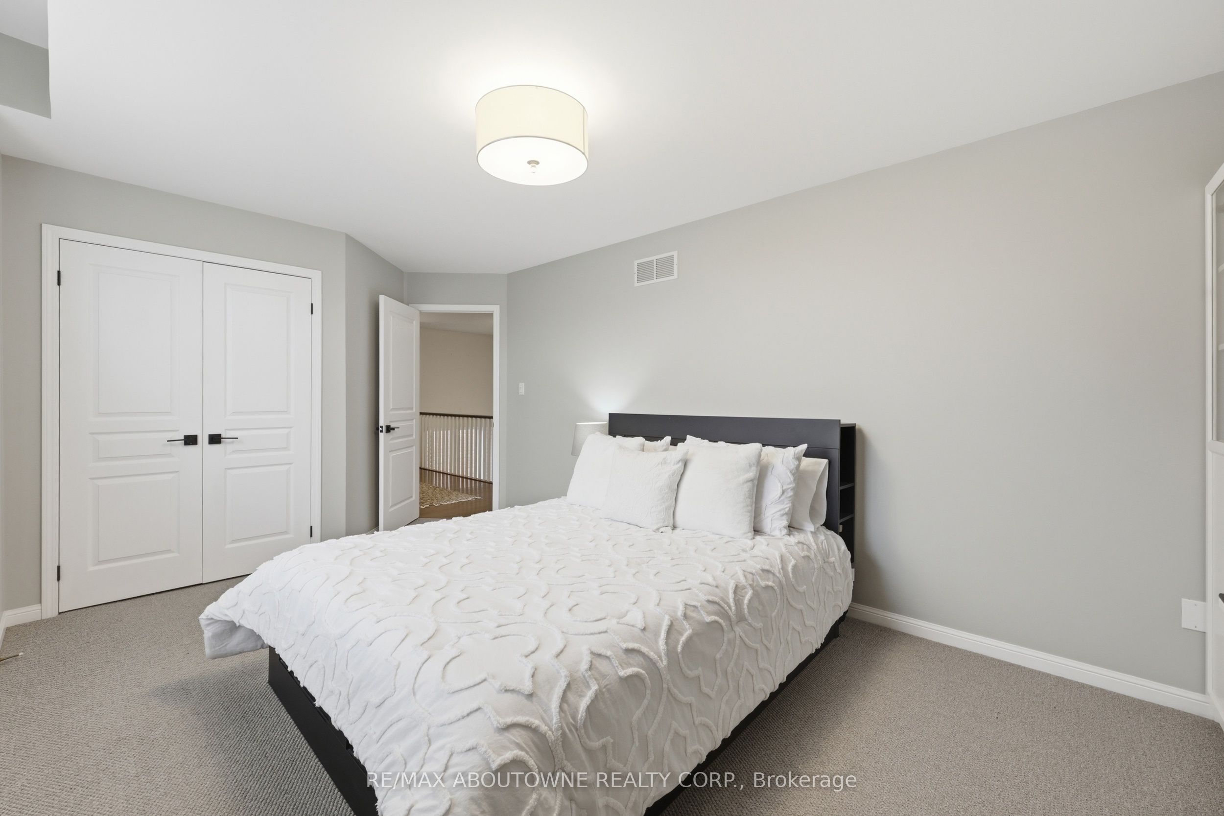 2202 Brookhaven Crescent, Oakville ‣ W13466166 2202 Brookhaven Crescent, Oakville ‣ W13466166