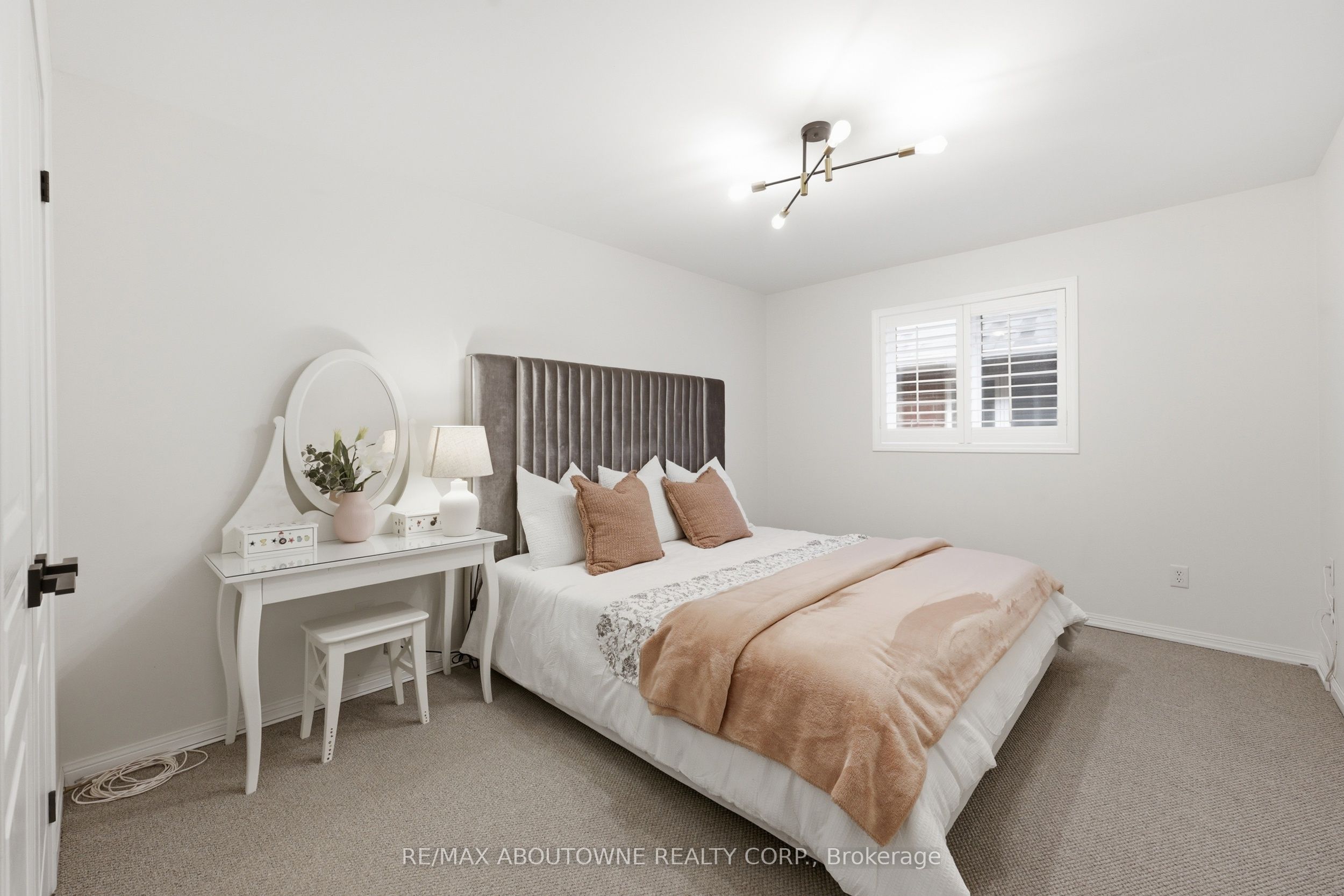 2202 Brookhaven Crescent, Oakville ‣ W13466166 2202 Brookhaven Crescent, Oakville ‣ W13466166