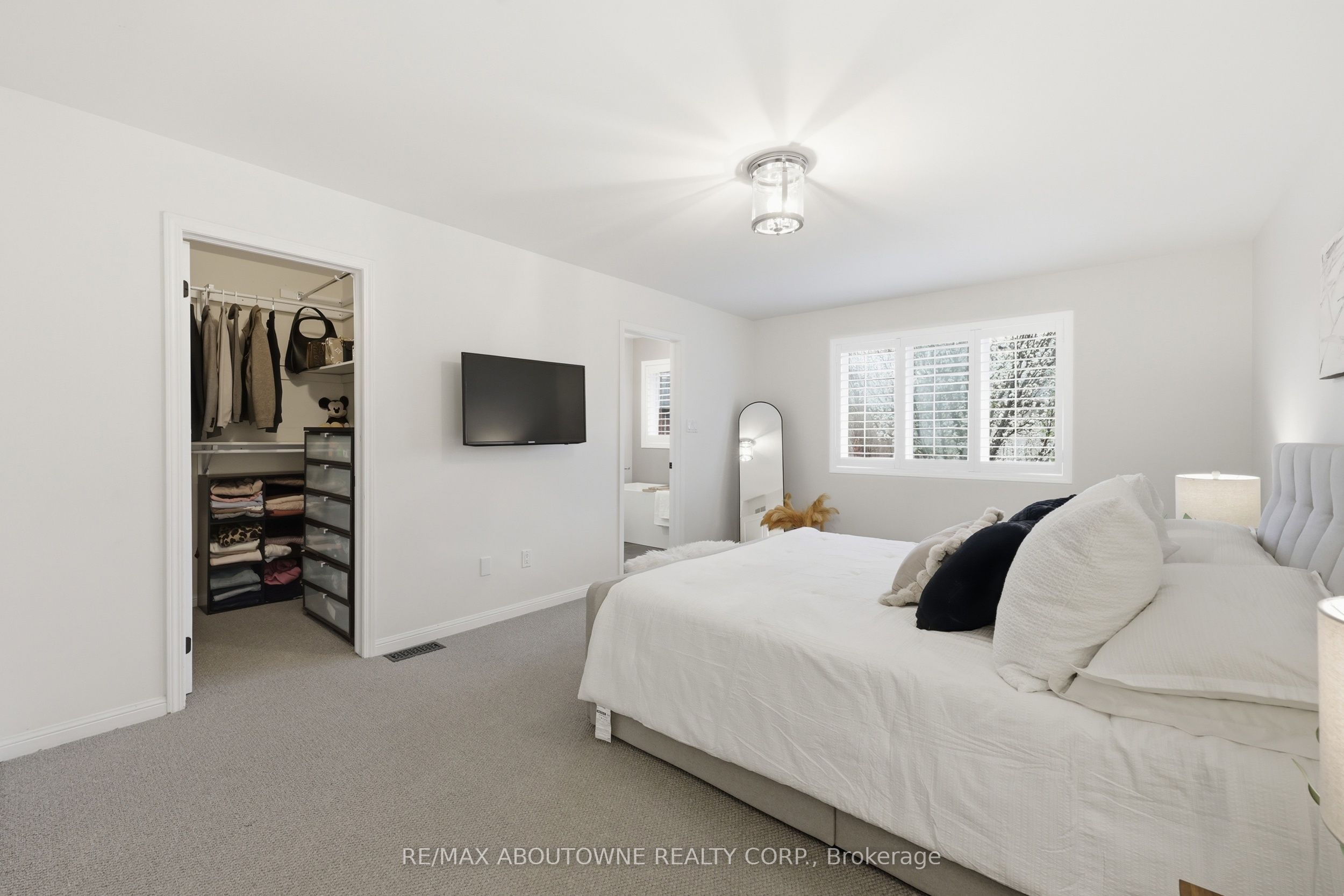 2202 Brookhaven Crescent, Oakville ‣ W13466166 2202 Brookhaven Crescent, Oakville ‣ W13466166