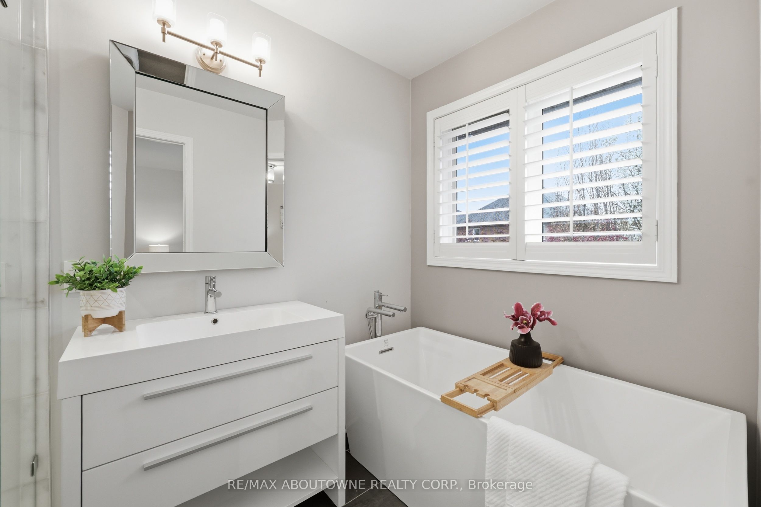 2202 Brookhaven Crescent, Oakville ‣ W13466166 2202 Brookhaven Crescent, Oakville ‣ W13466166