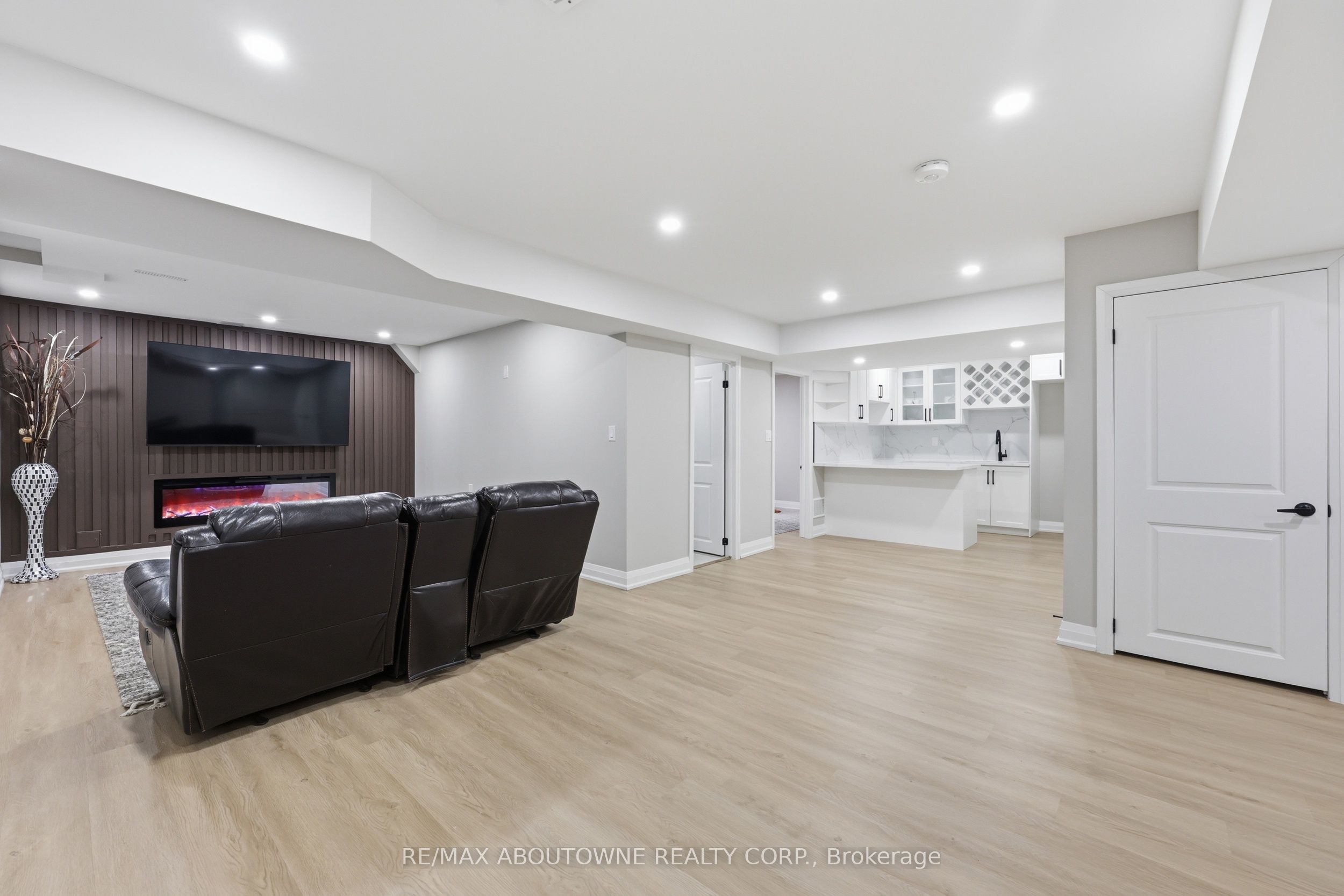 2202 Brookhaven Crescent, Oakville ‣ W13466166 2202 Brookhaven Crescent, Oakville ‣ W13466166