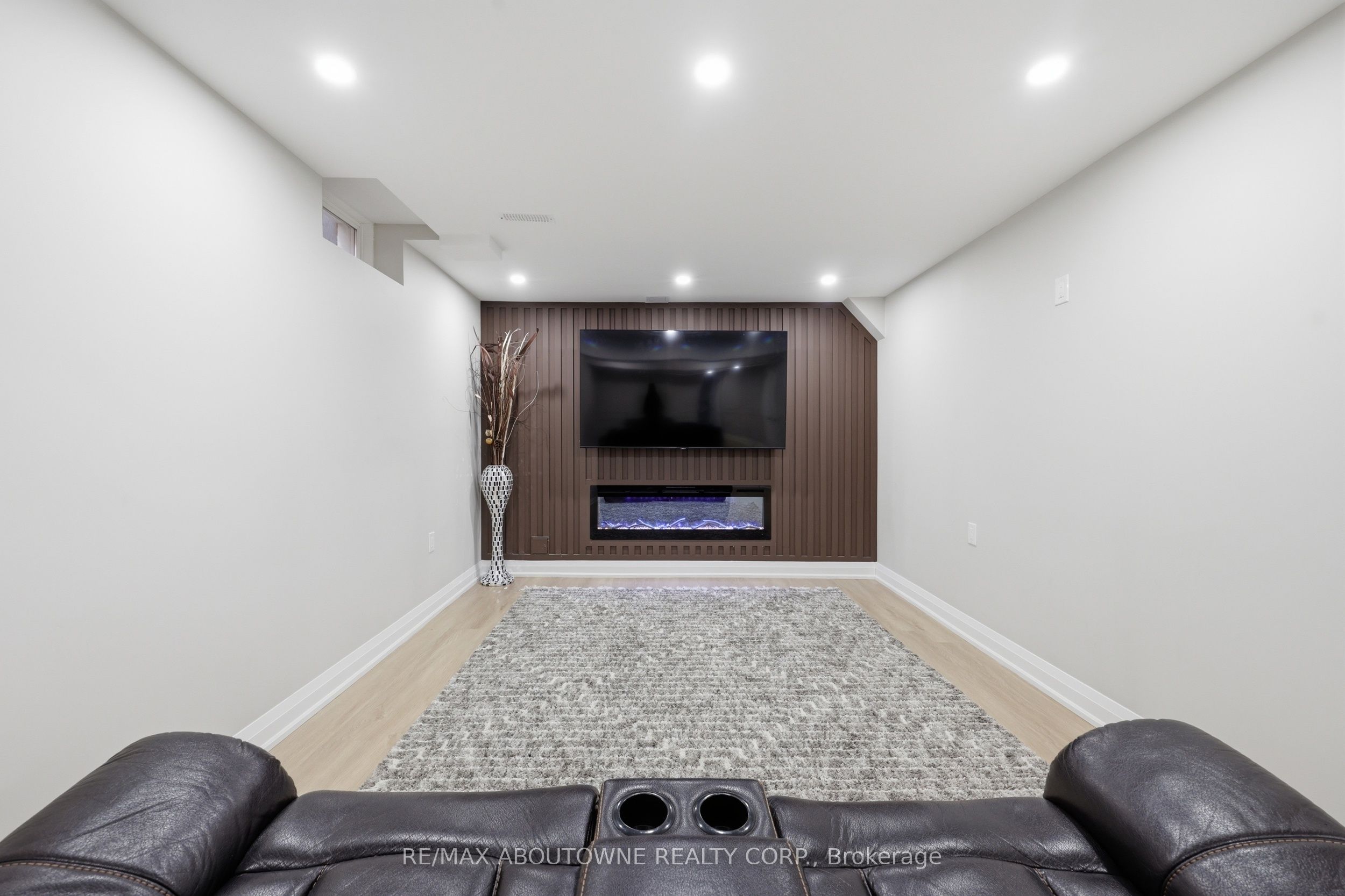 2202 Brookhaven Crescent, Oakville ‣ W13466166 2202 Brookhaven Crescent, Oakville ‣ W13466166