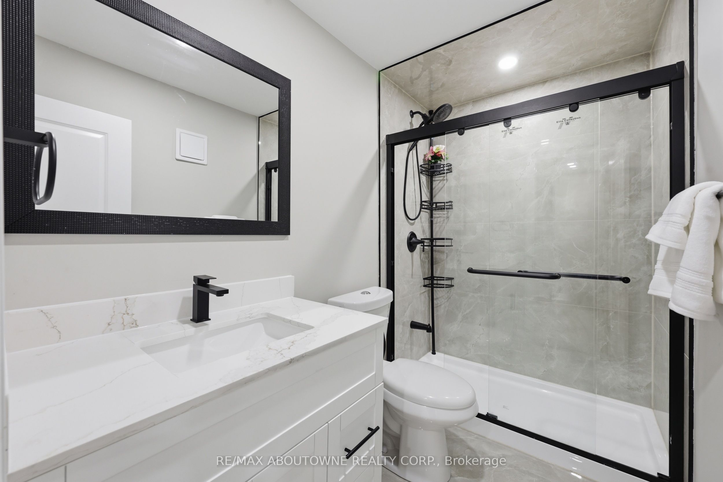 2202 Brookhaven Crescent, Oakville ‣ W13466166 2202 Brookhaven Crescent, Oakville ‣ W13466166