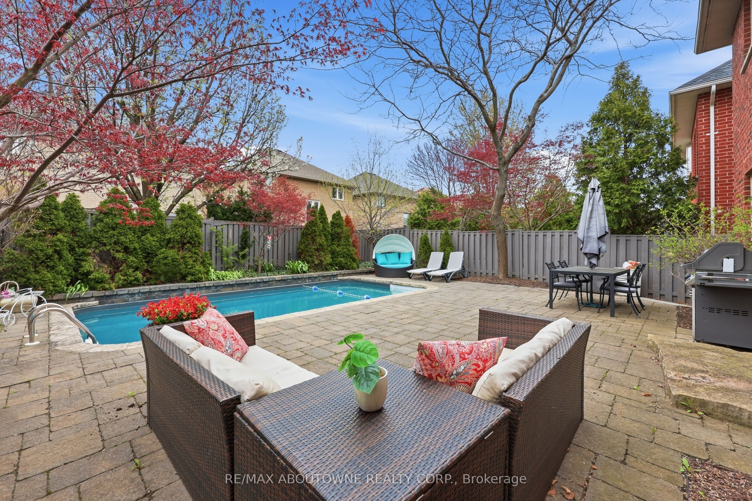 2202 Brookhaven Crescent, Oakville ‣ W13466166 2202 Brookhaven Crescent, Oakville ‣ W13466166