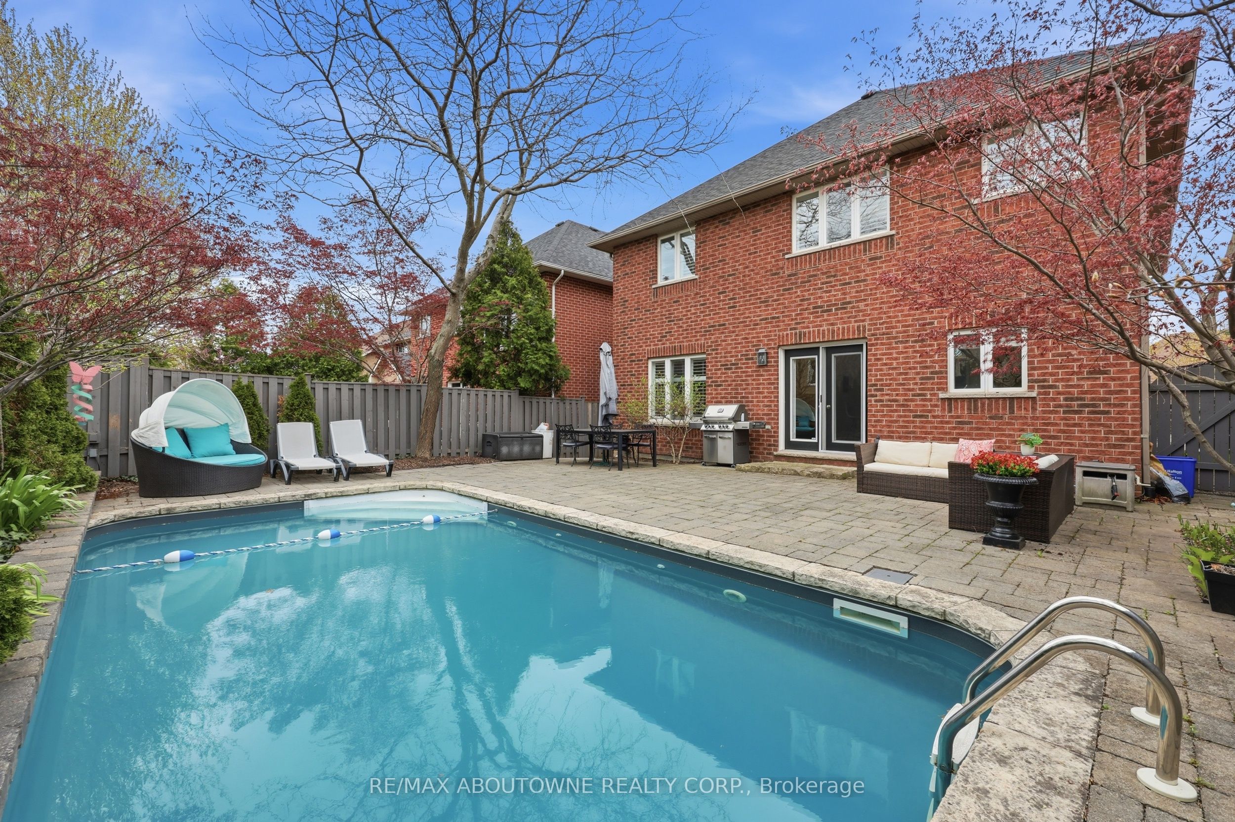 2202 Brookhaven Crescent, Oakville ‣ W13466166 2202 Brookhaven Crescent, Oakville ‣ W13466166