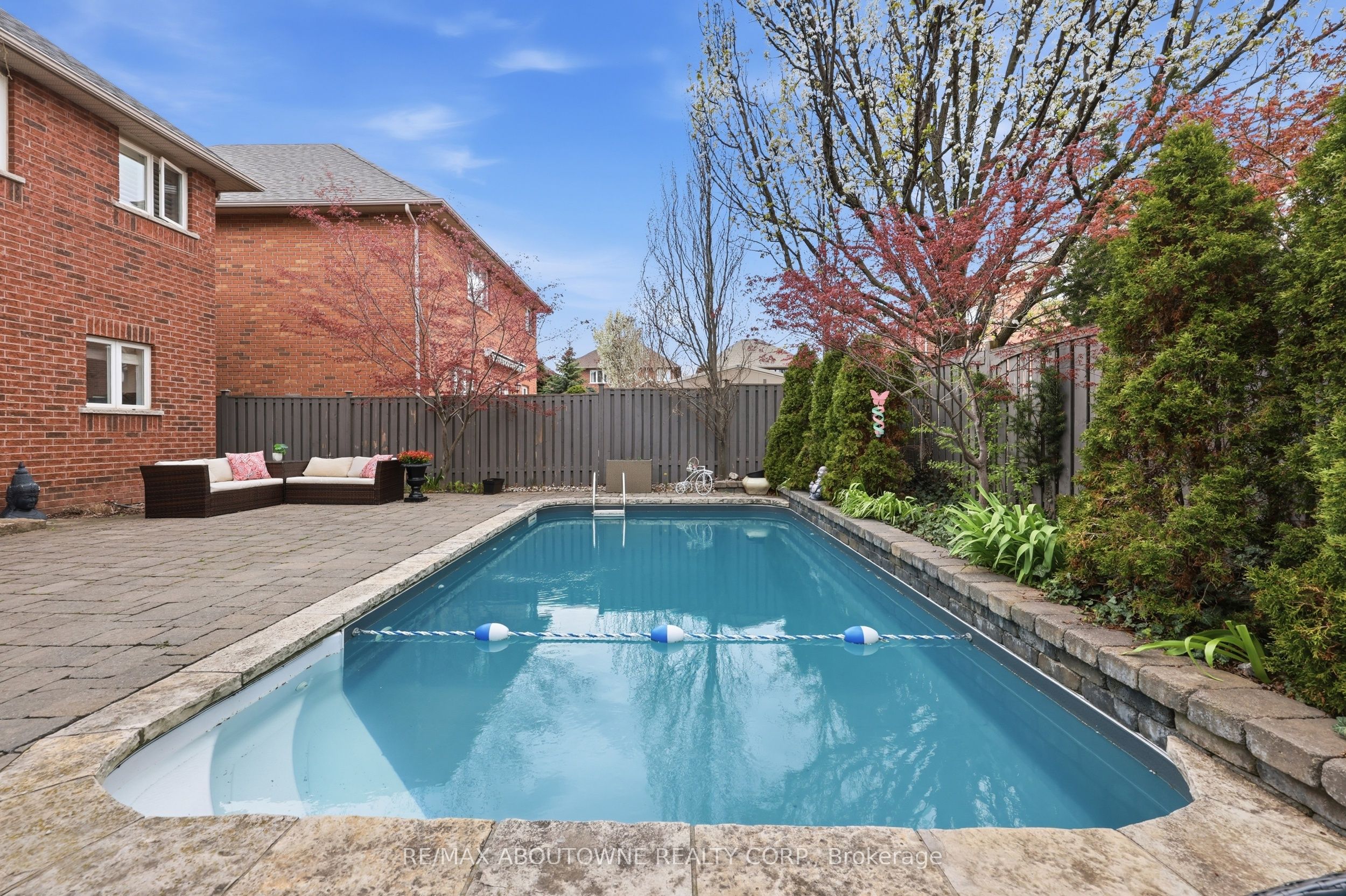2202 Brookhaven Crescent, Oakville ‣ W13466166 2202 Brookhaven Crescent, Oakville ‣ W13466166