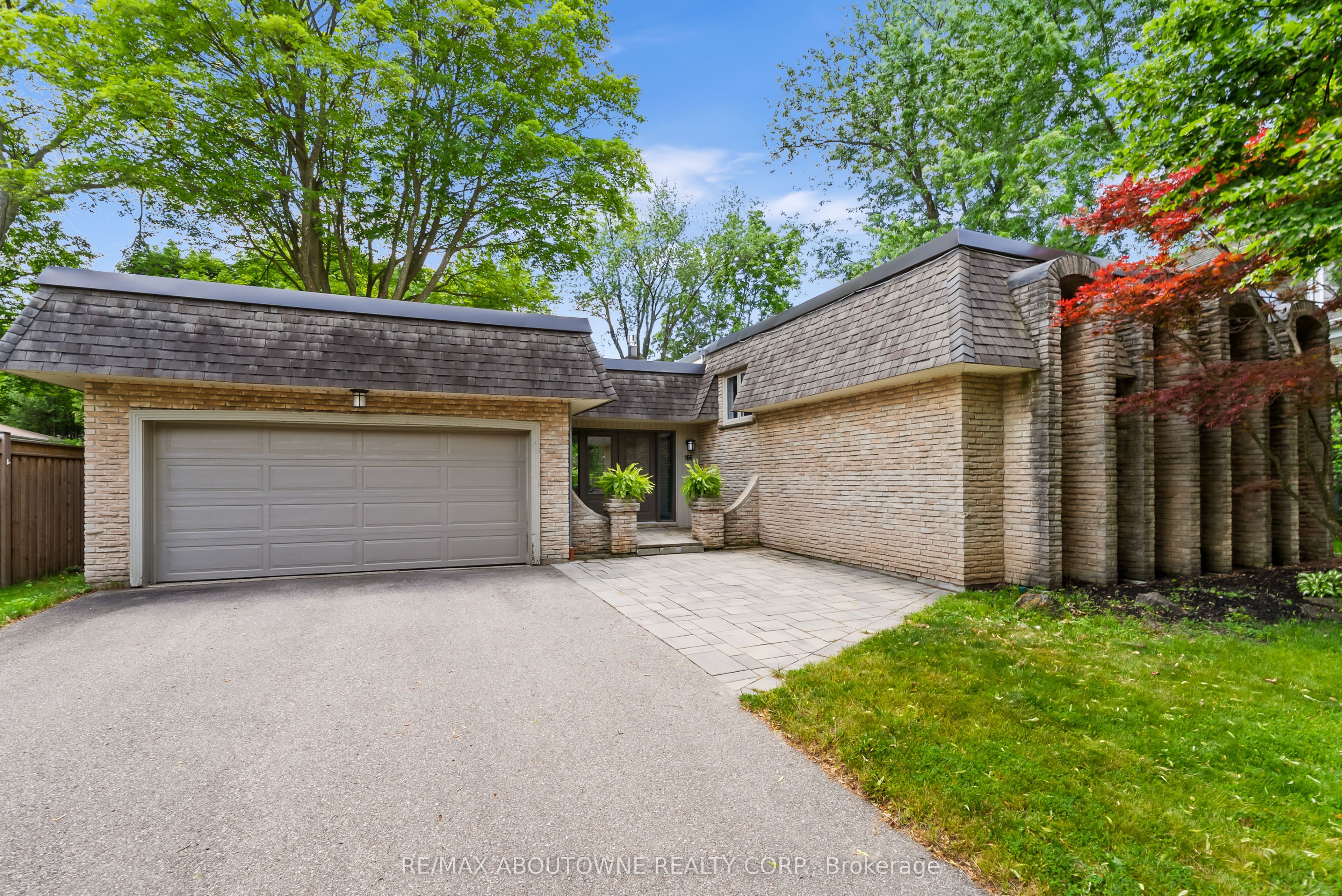 166 Castle Crescent, Oakville ‣ W13467314 166 Castle Crescent, Oakville ‣ W13467314