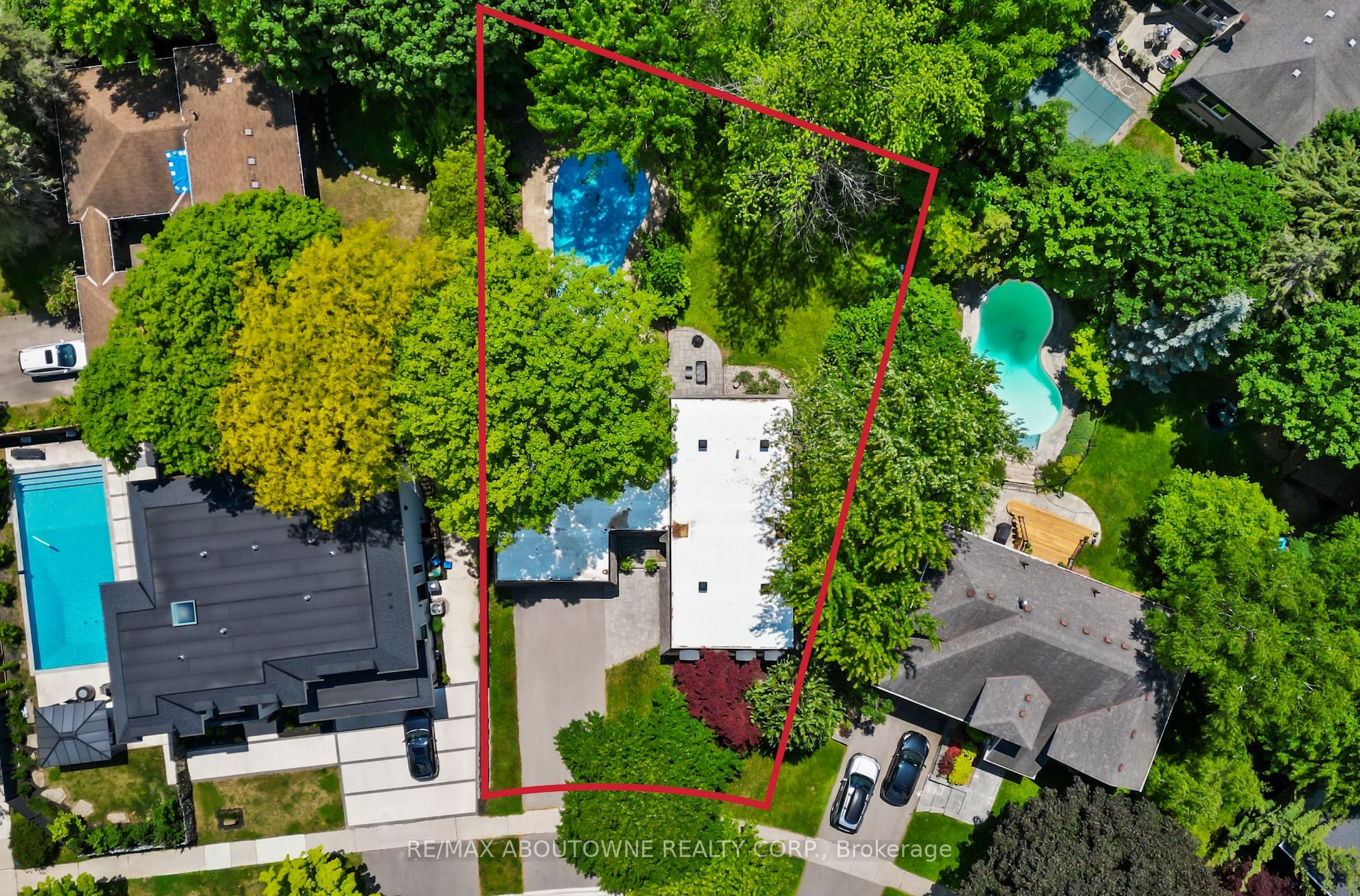 166 Castle Crescent, Oakville ‣ W13467314 166 Castle Crescent, Oakville ‣ W13467314