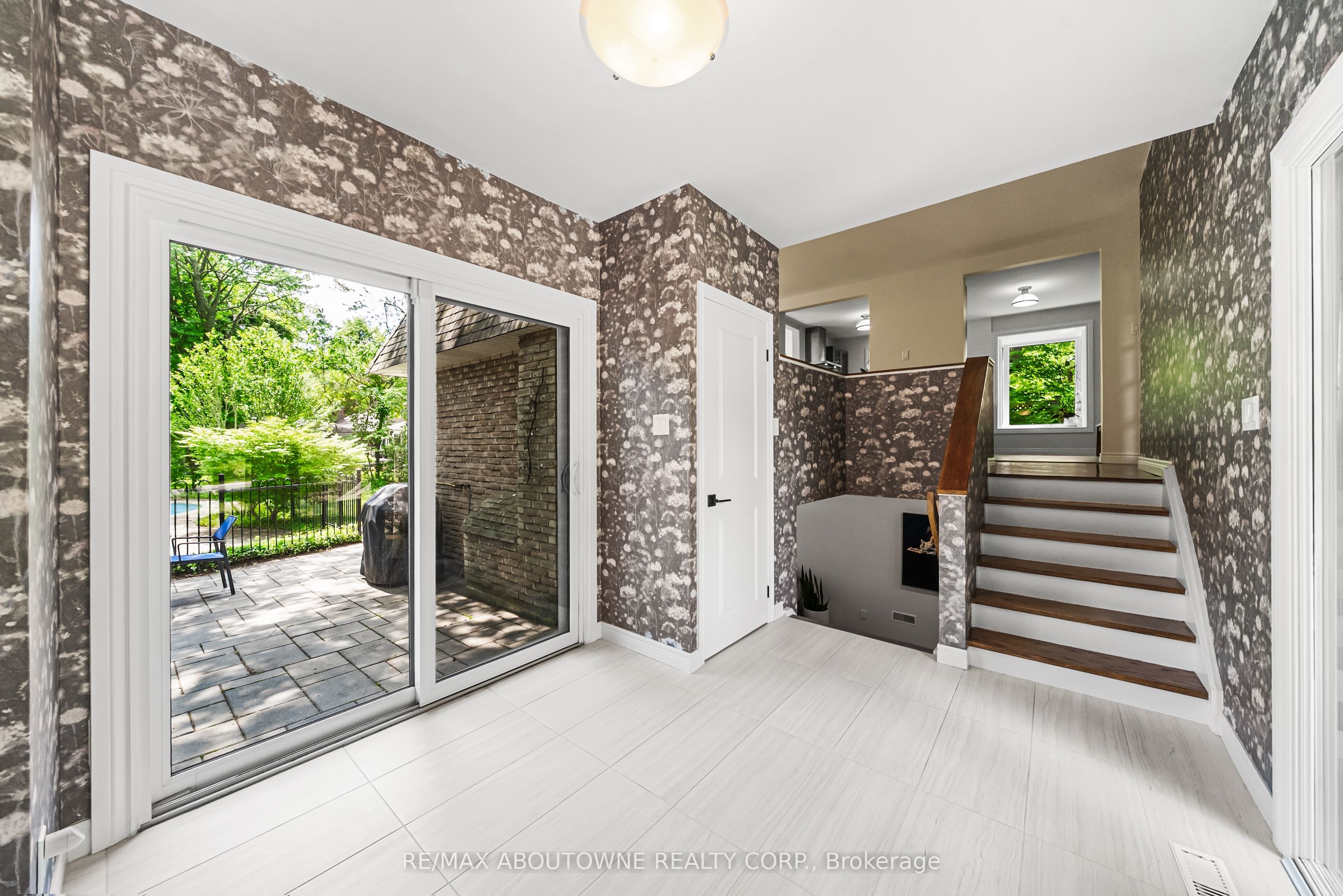 166 Castle Crescent, Oakville ‣ W13467314 166 Castle Crescent, Oakville ‣ W13467314