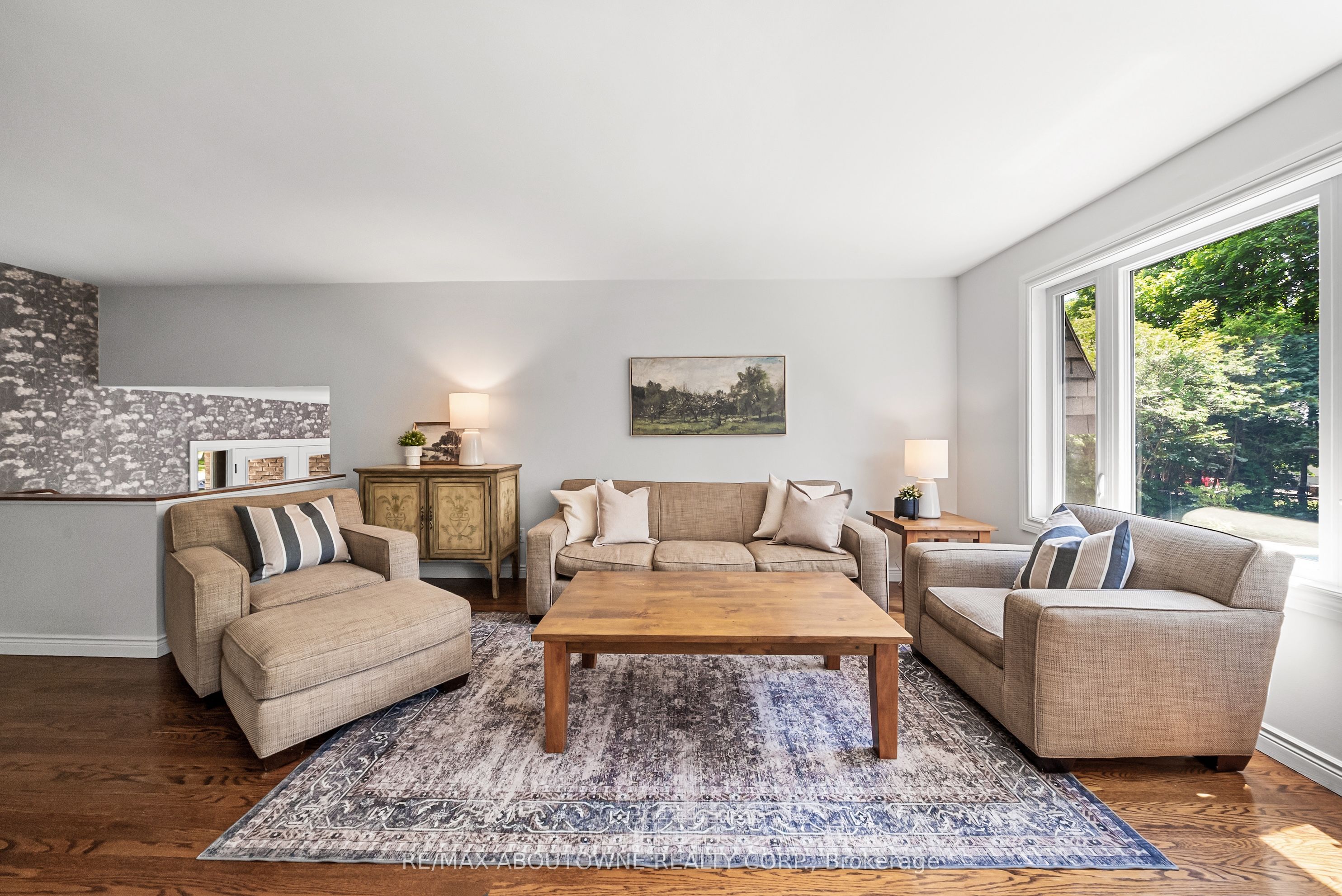 166 Castle Crescent, Oakville ‣ W13467314 166 Castle Crescent, Oakville ‣ W13467314