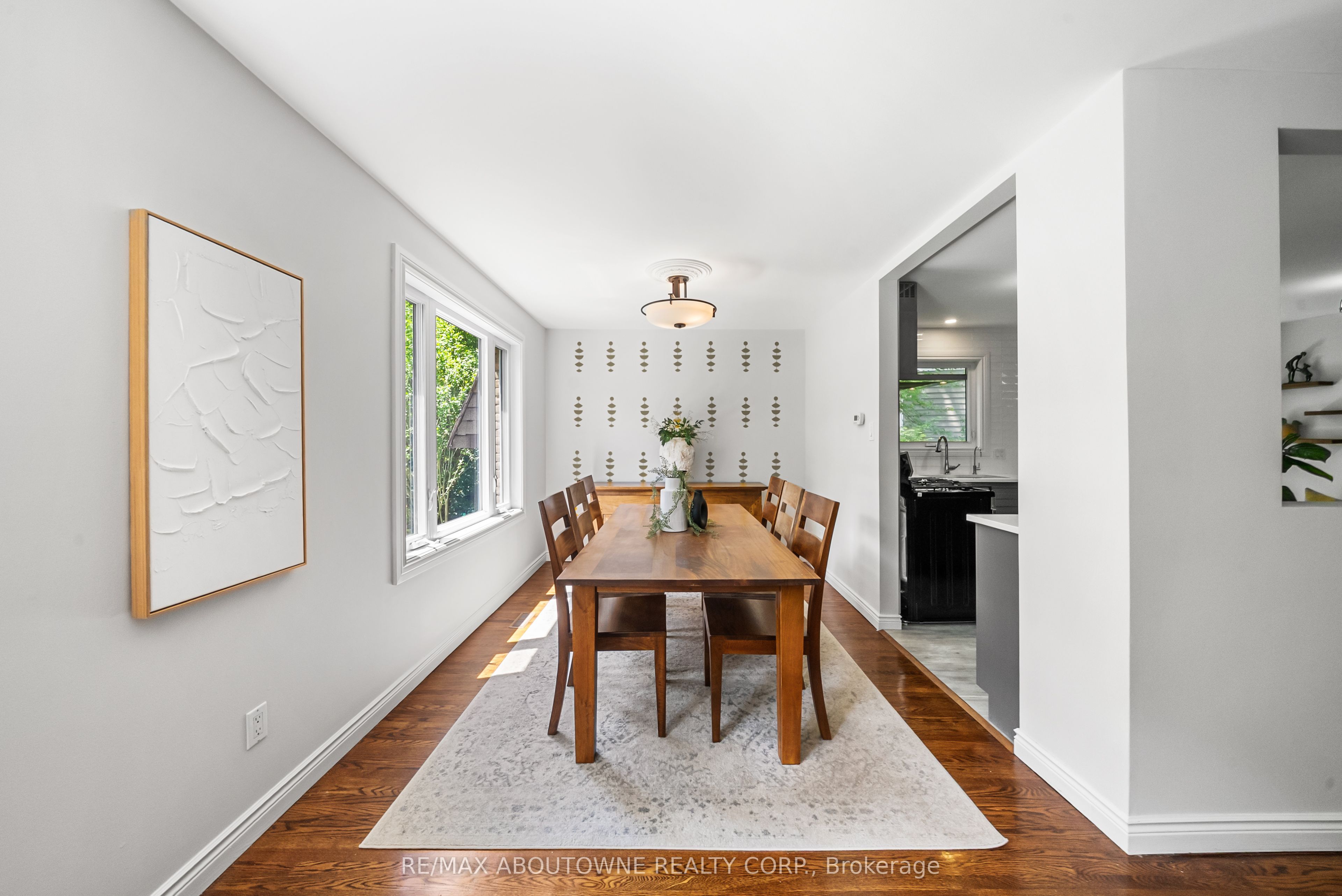 166 Castle Crescent, Oakville ‣ W13467314 166 Castle Crescent, Oakville ‣ W13467314