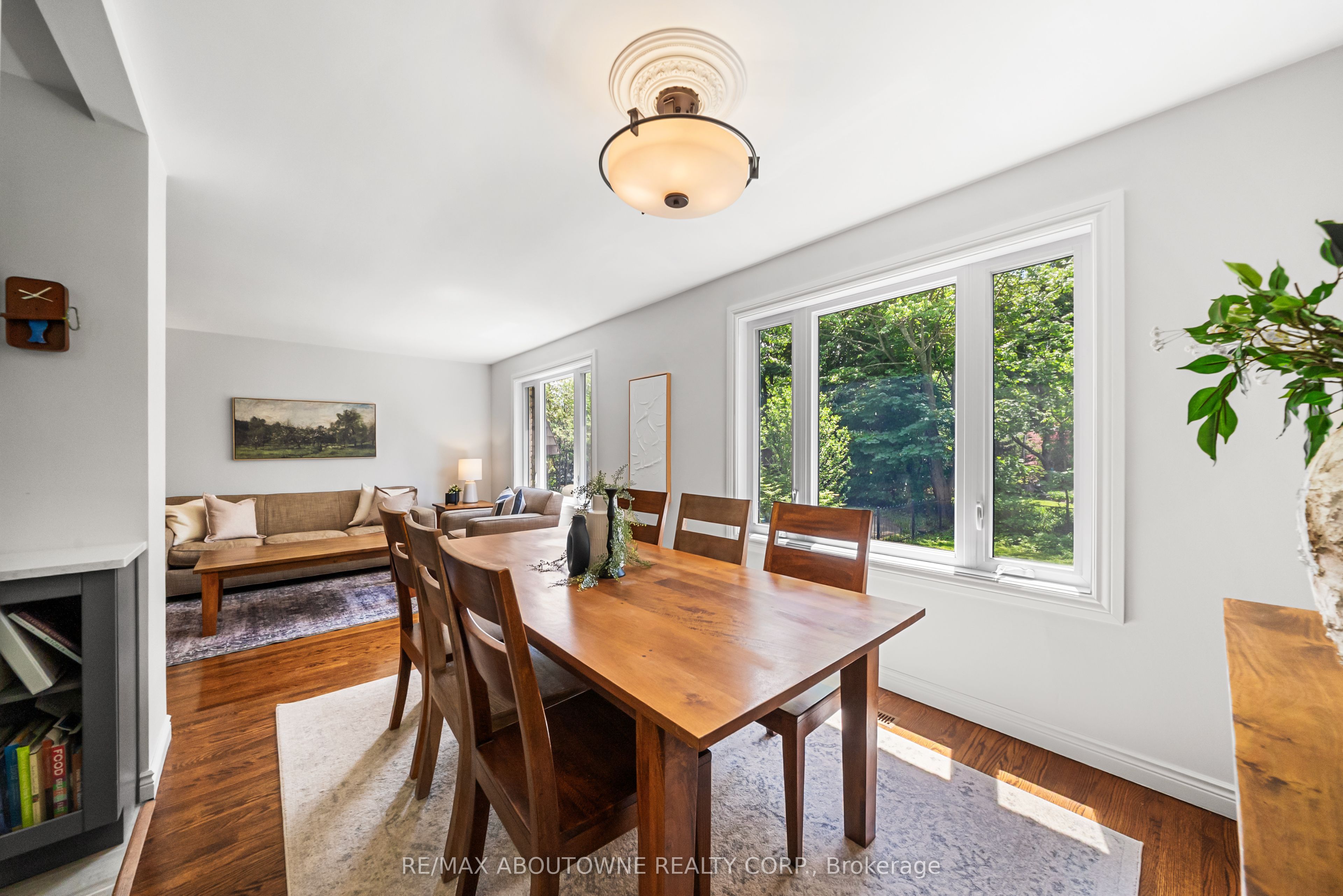 166 Castle Crescent, Oakville ‣ W13467314 166 Castle Crescent, Oakville ‣ W13467314