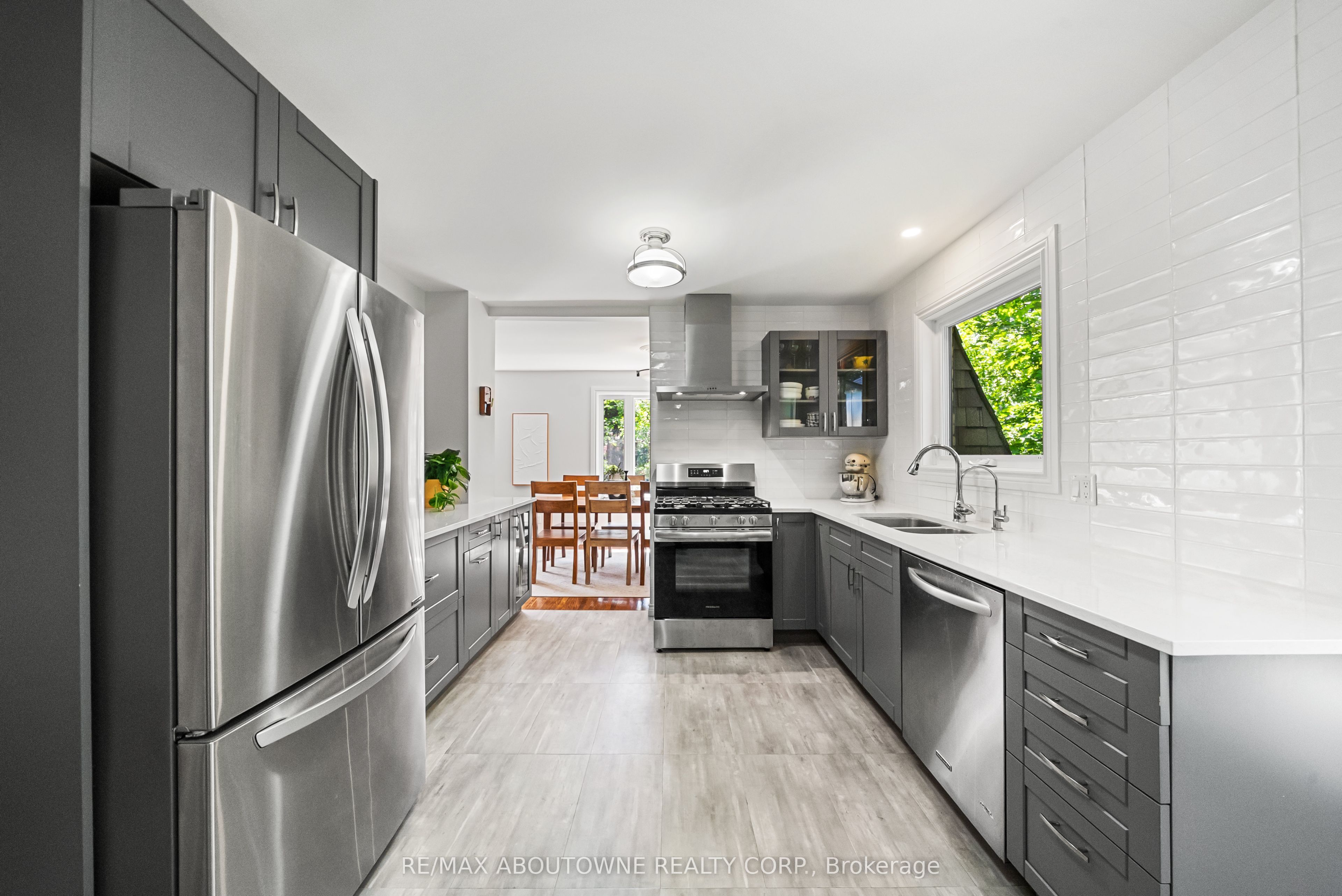 166 Castle Crescent, Oakville ‣ W13467314 166 Castle Crescent, Oakville ‣ W13467314