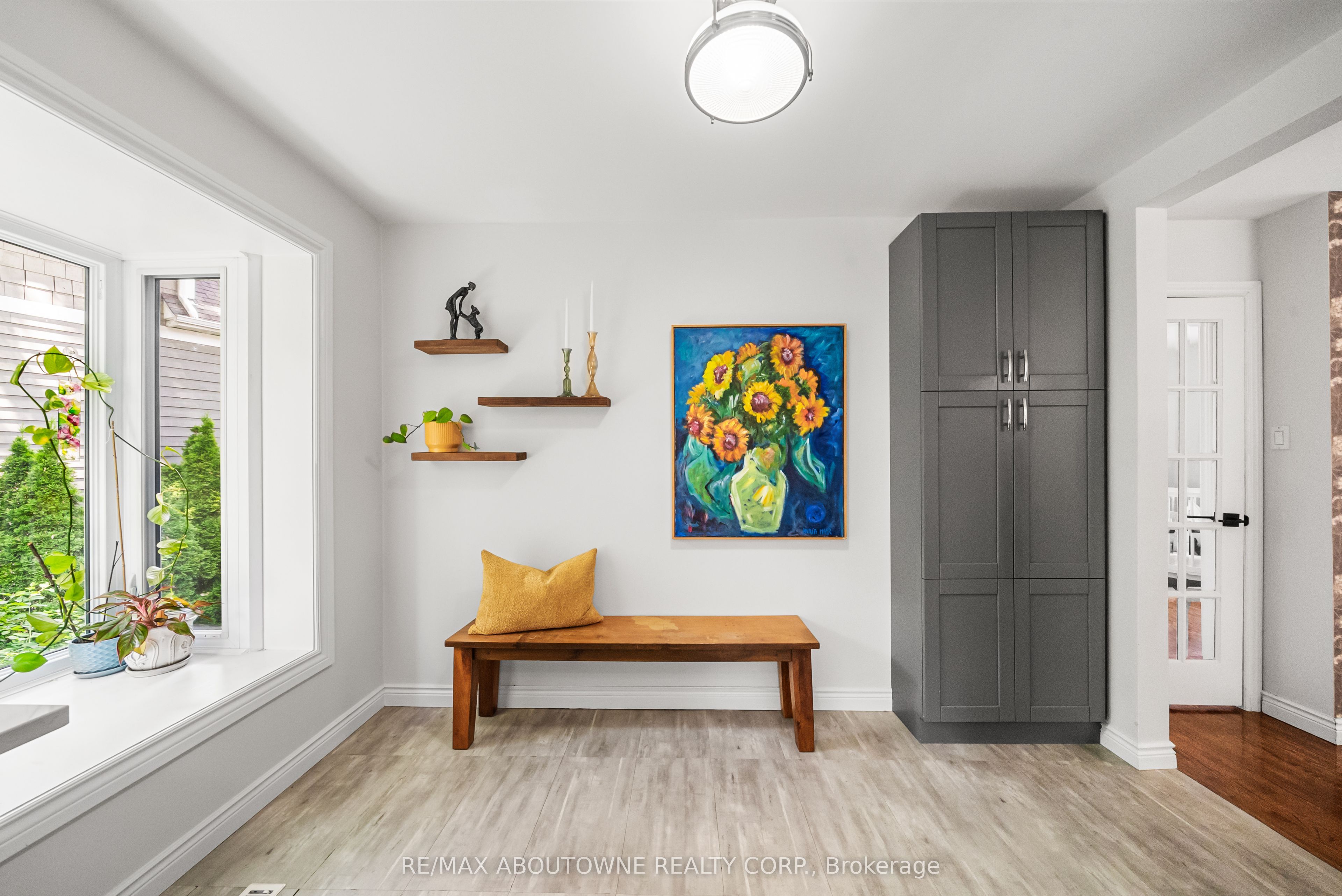 166 Castle Crescent, Oakville ‣ W13467314 166 Castle Crescent, Oakville ‣ W13467314