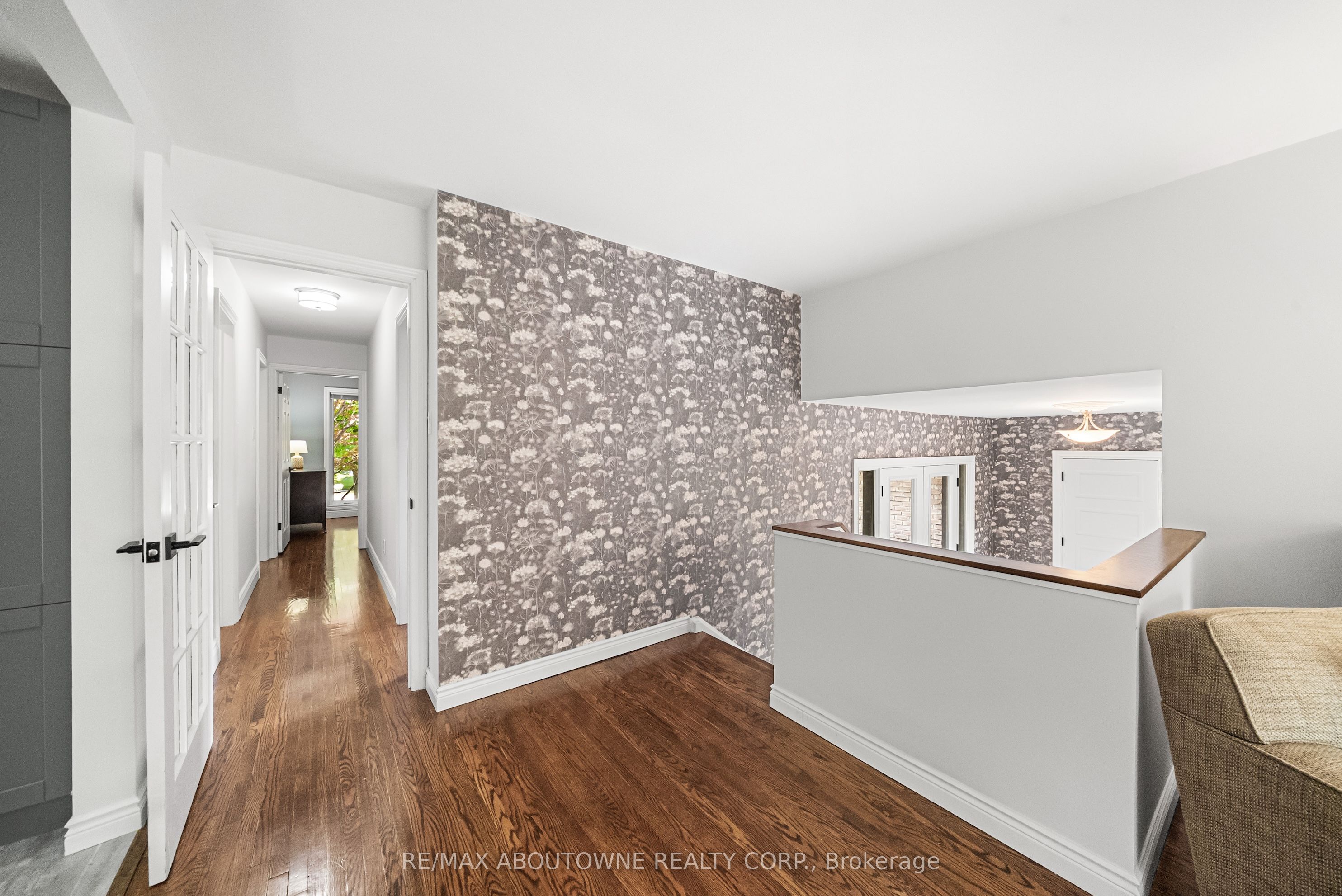 166 Castle Crescent, Oakville ‣ W13467314 166 Castle Crescent, Oakville ‣ W13467314
