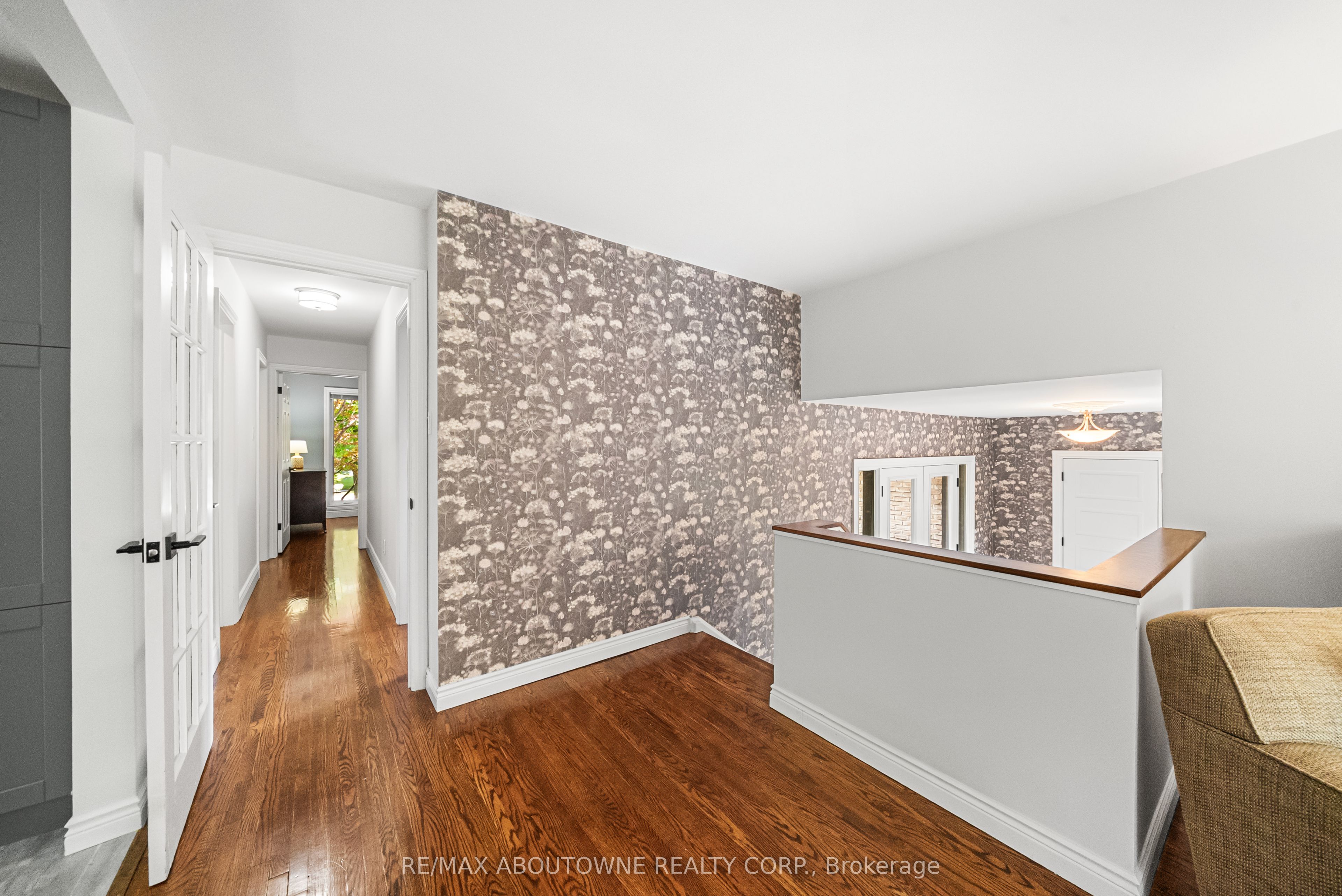 166 Castle Crescent, Oakville ‣ W13467314 166 Castle Crescent, Oakville ‣ W13467314
