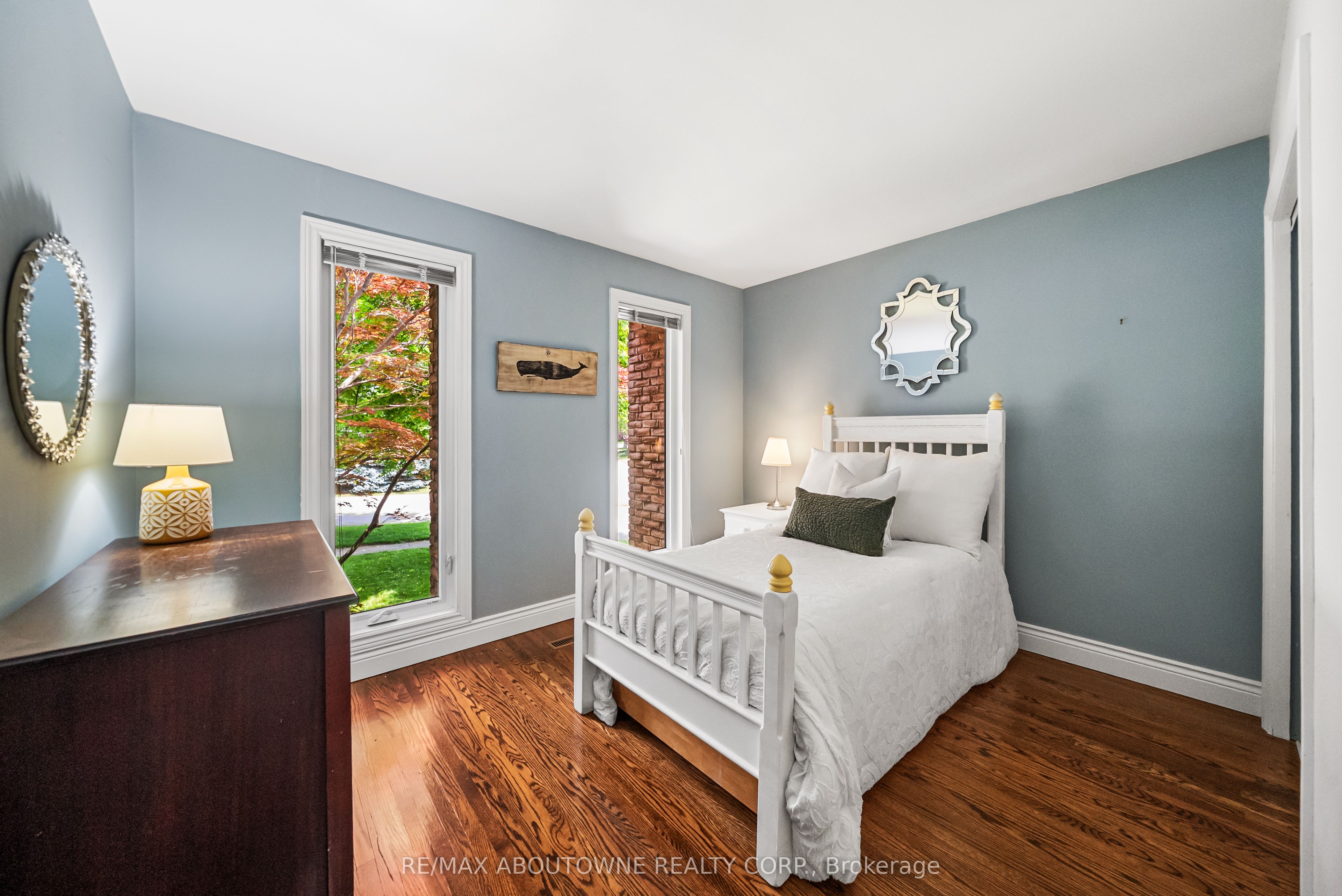 166 Castle Crescent, Oakville ‣ W13467314 166 Castle Crescent, Oakville ‣ W13467314