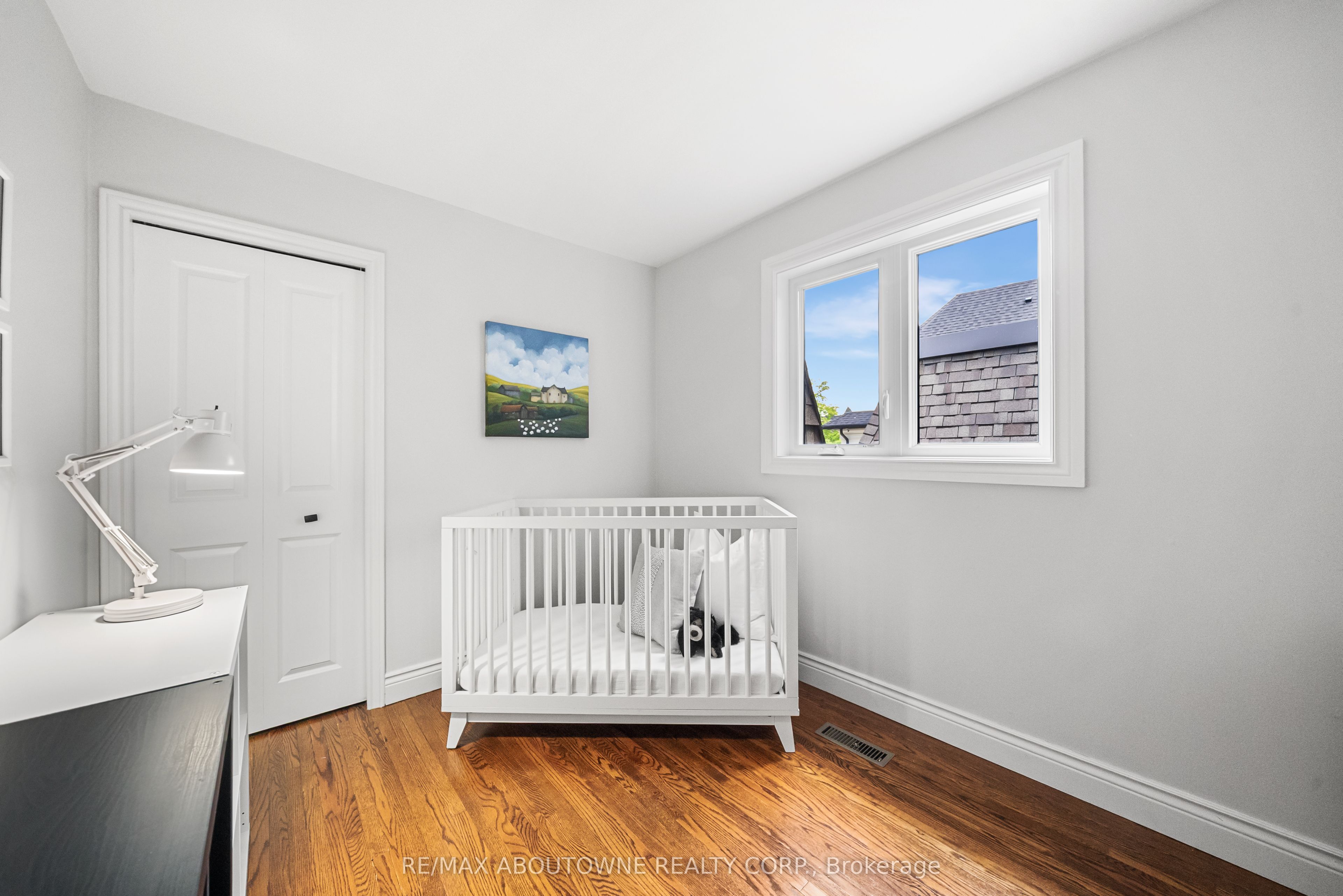 166 Castle Crescent, Oakville ‣ W13467314 166 Castle Crescent, Oakville ‣ W13467314