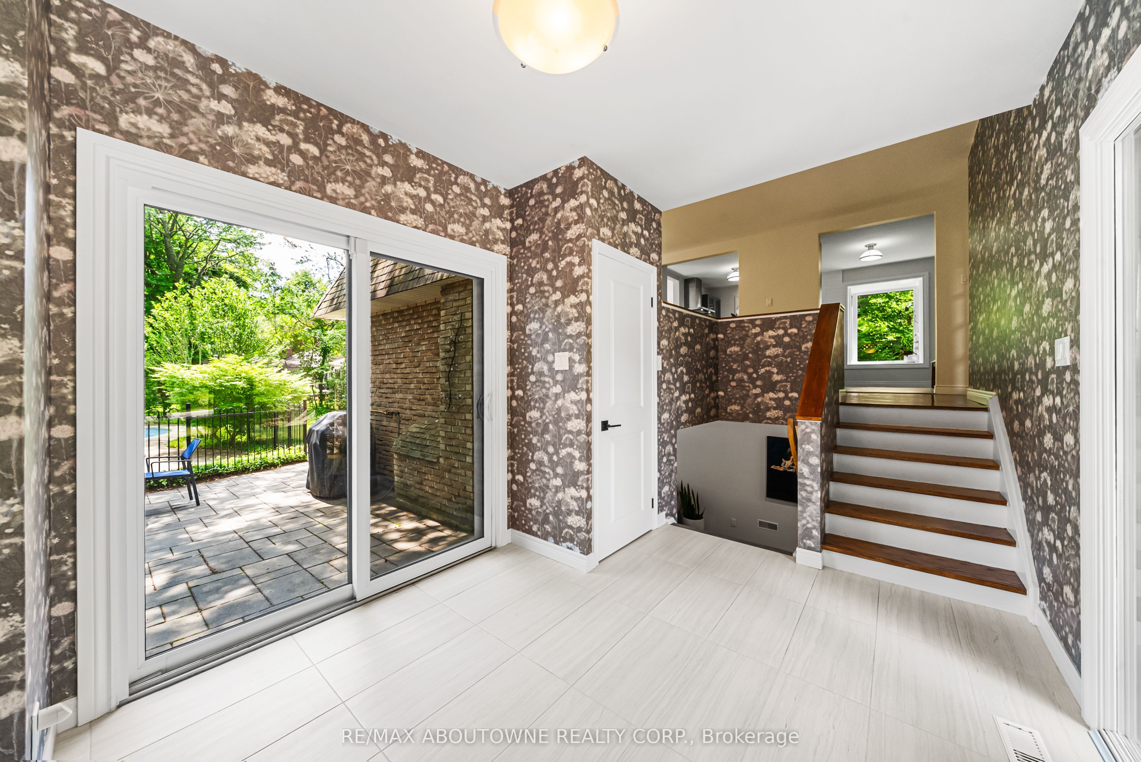 166 Castle Crescent, Oakville ‣ W13467314 166 Castle Crescent, Oakville ‣ W13467314