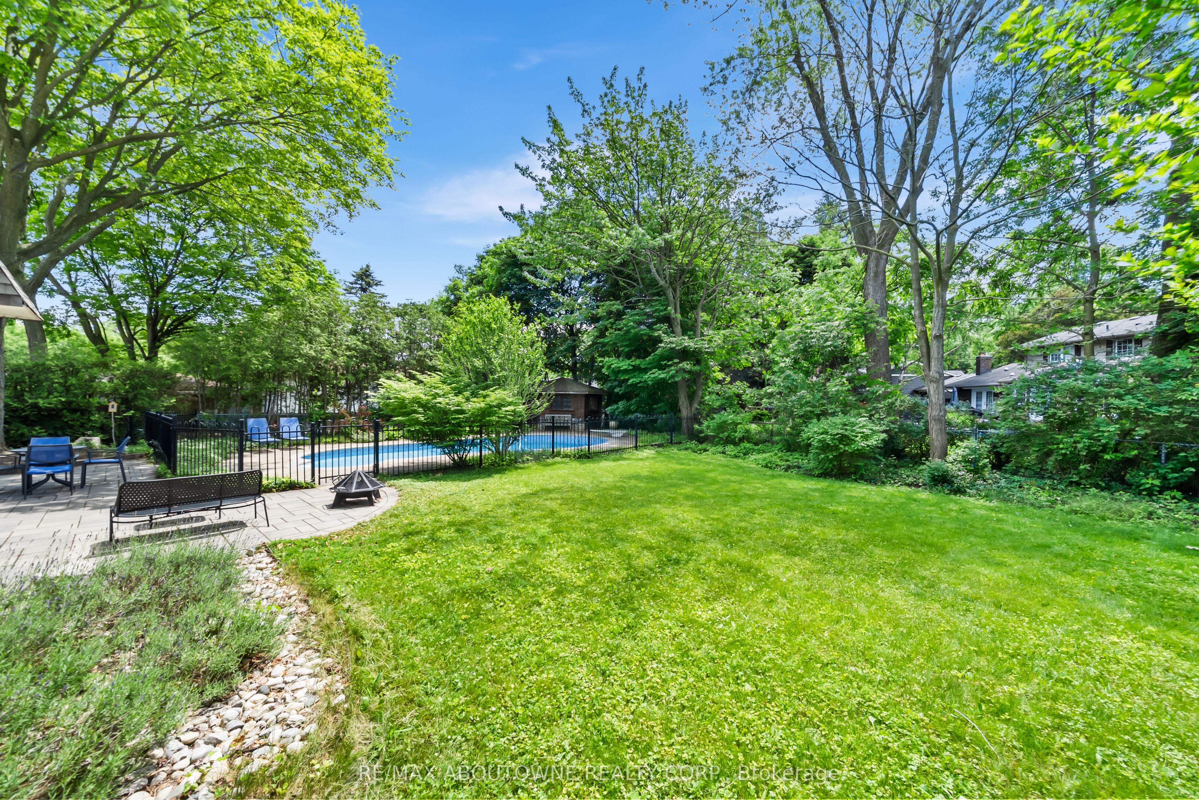 166 Castle Crescent, Oakville ‣ W13467314 166 Castle Crescent, Oakville ‣ W13467314