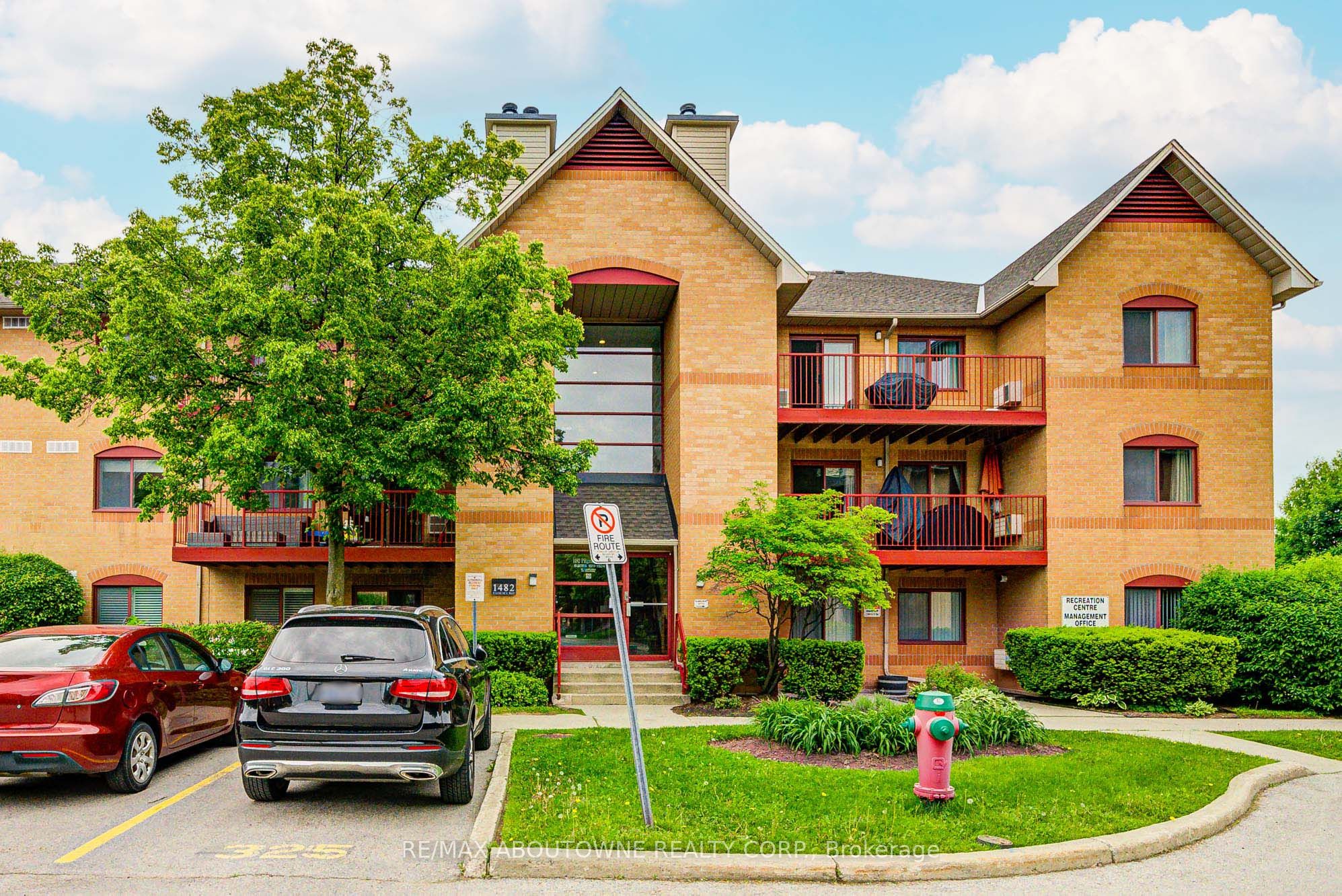 71 – 1482 Pilgrims Way, Oakville