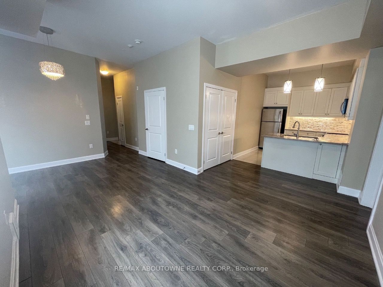 101 – 276 Gatwick Drive, Oakville