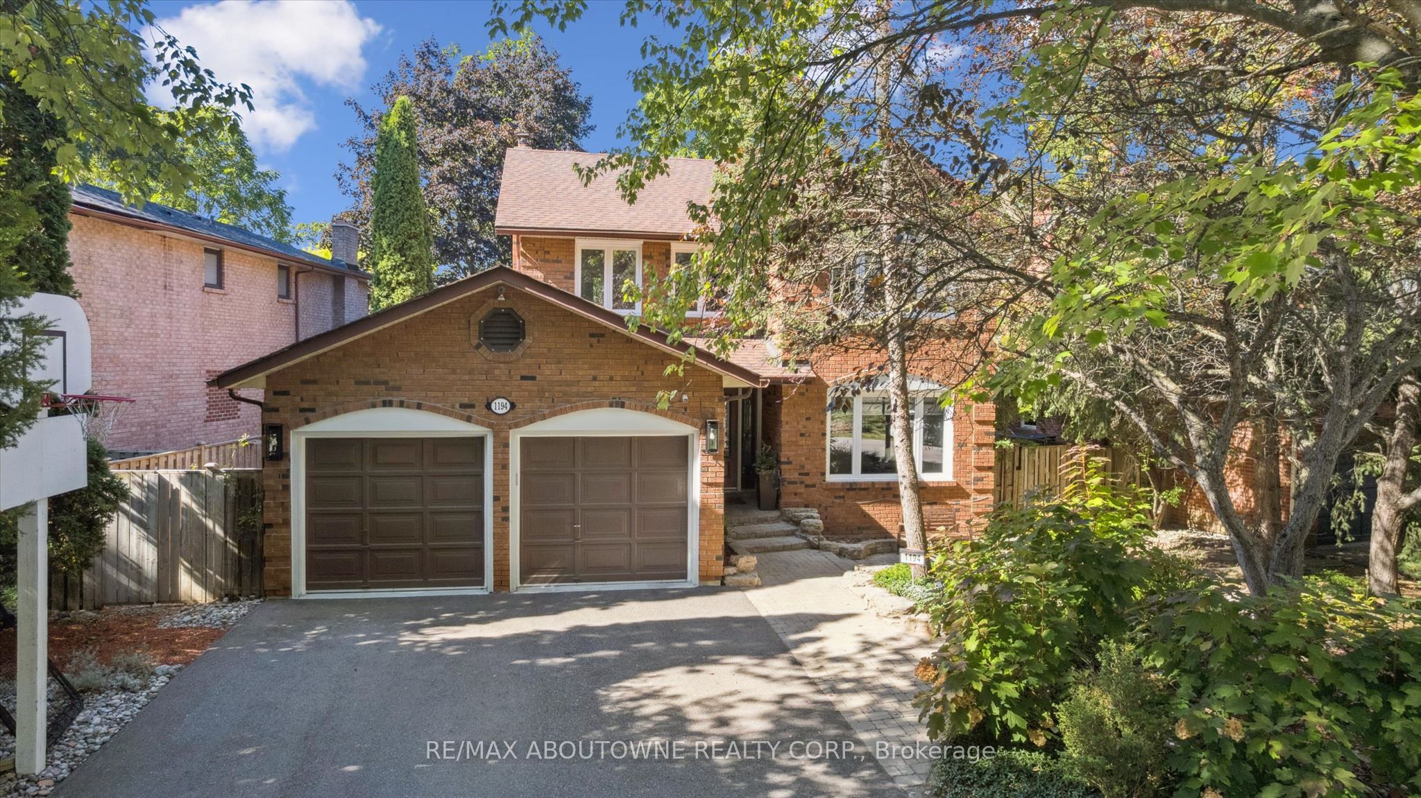 1194 Queen Victoria Avenue, Mississauga
