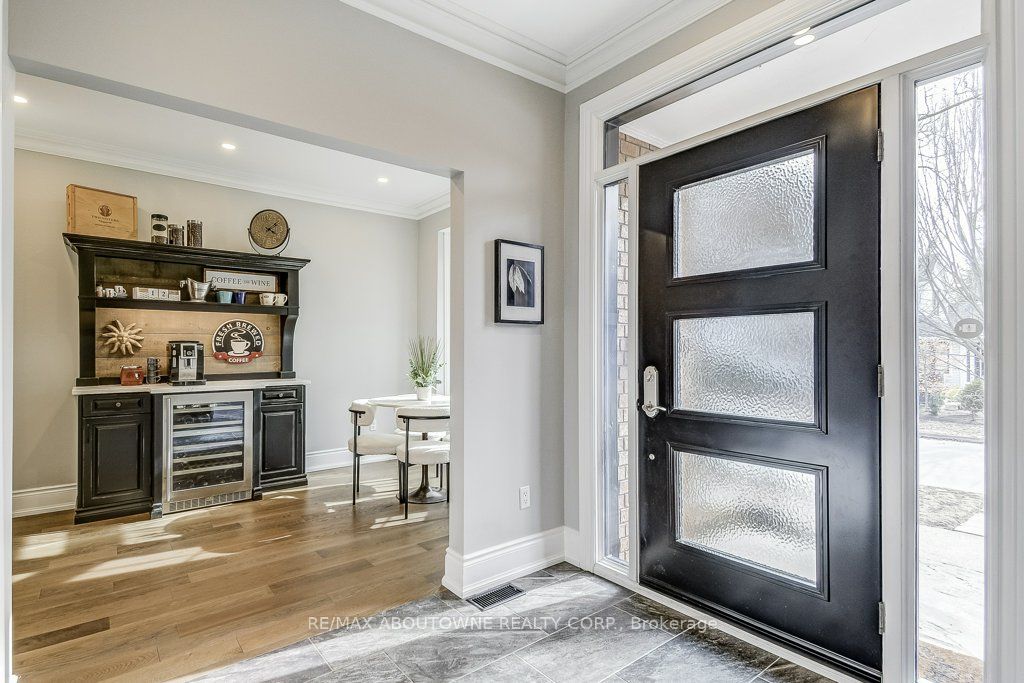 21 Chisholm Street, Oakville ‣ W13508610 21 Chisholm Street, Oakville ‣ W13508610