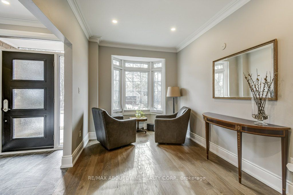 21 Chisholm Street, Oakville ‣ W13508610 21 Chisholm Street, Oakville ‣ W13508610