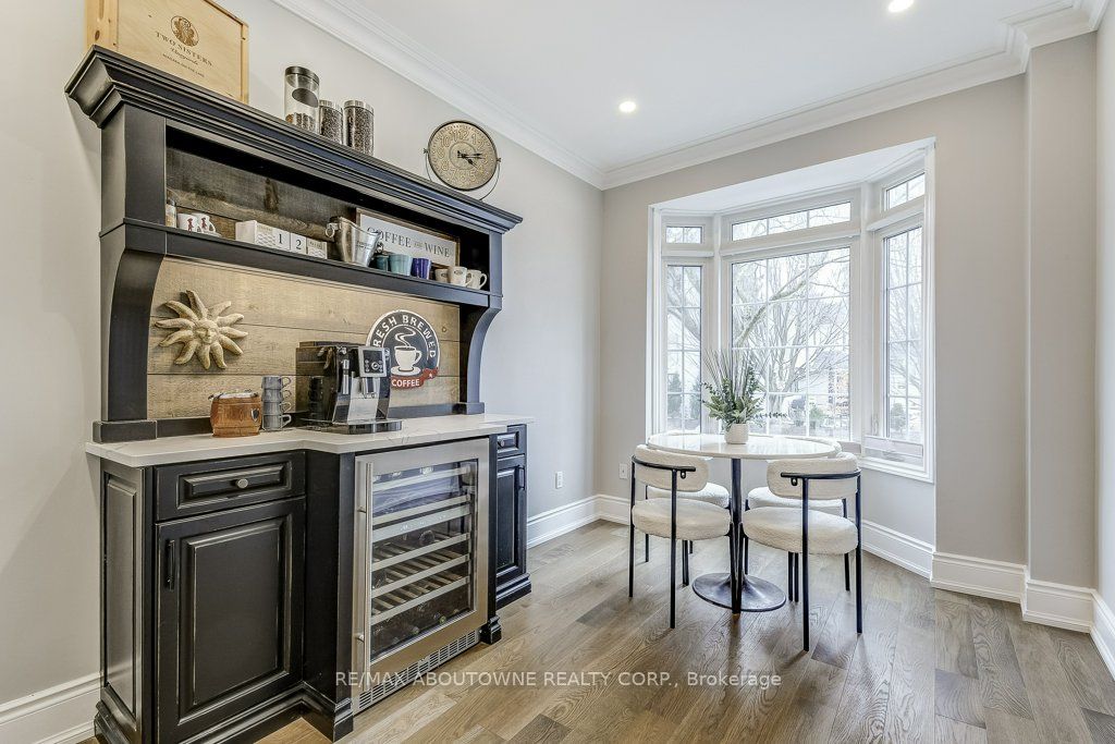 21 Chisholm Street, Oakville ‣ W13508610 21 Chisholm Street, Oakville ‣ W13508610