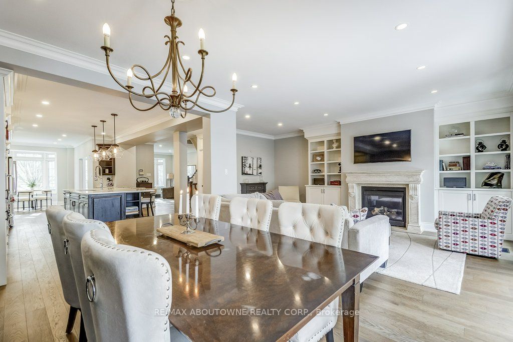 21 Chisholm Street, Oakville ‣ W13508610 21 Chisholm Street, Oakville ‣ W13508610