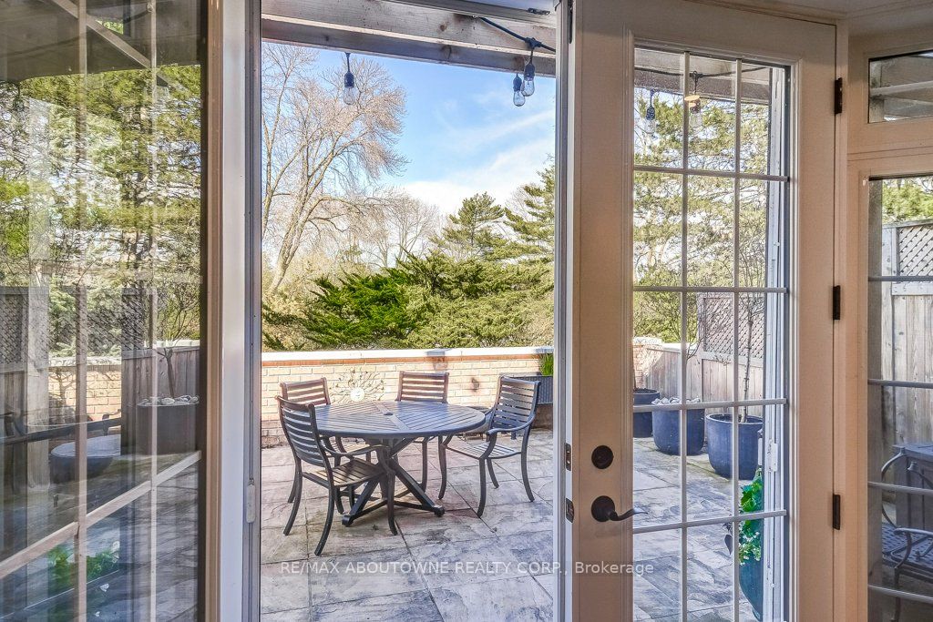 21 Chisholm Street, Oakville ‣ W13508610 21 Chisholm Street, Oakville ‣ W13508610
