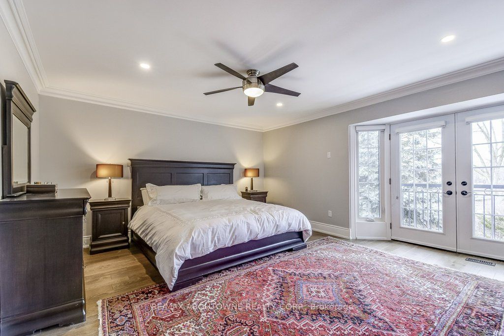 21 Chisholm Street, Oakville ‣ W13508610 21 Chisholm Street, Oakville ‣ W13508610