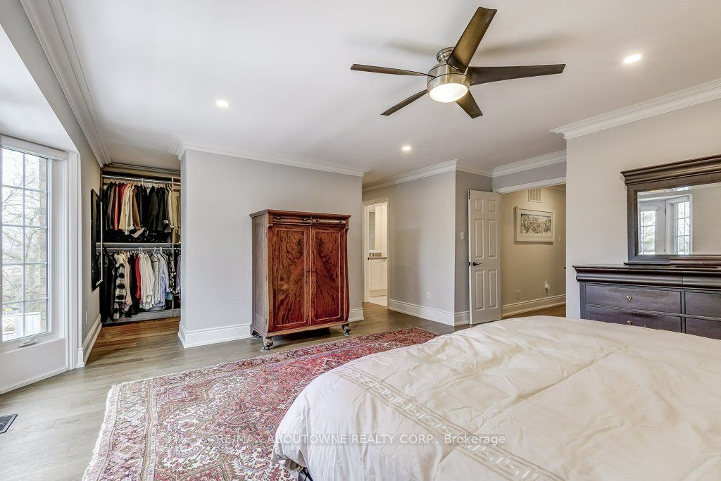 21 Chisholm Street, Oakville ‣ W13508610 21 Chisholm Street, Oakville ‣ W13508610