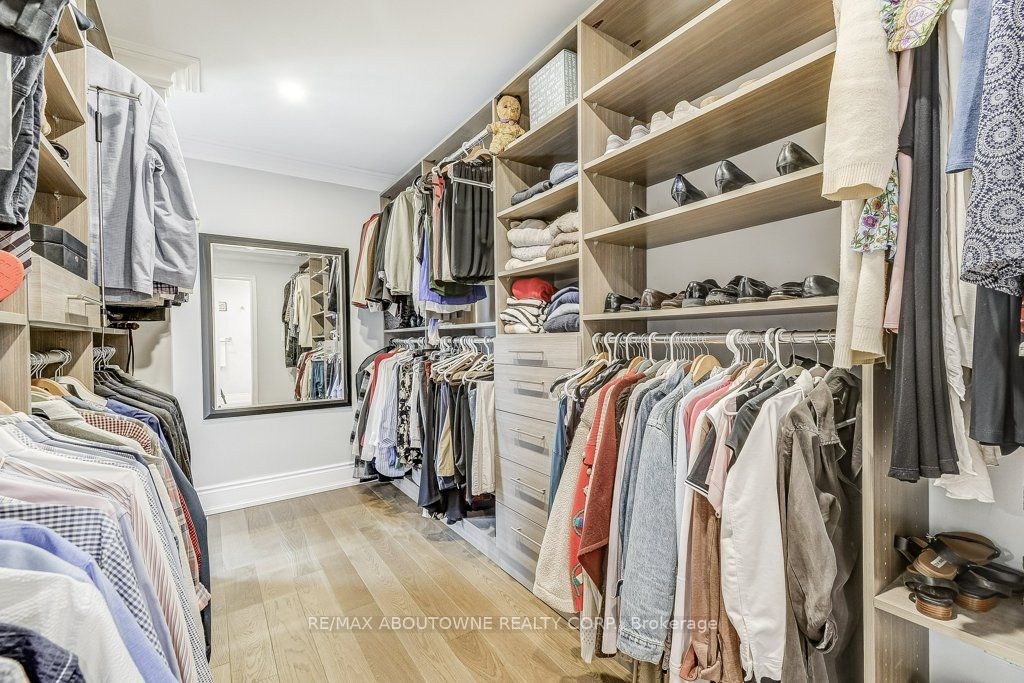 21 Chisholm Street, Oakville ‣ W13508610 21 Chisholm Street, Oakville ‣ W13508610