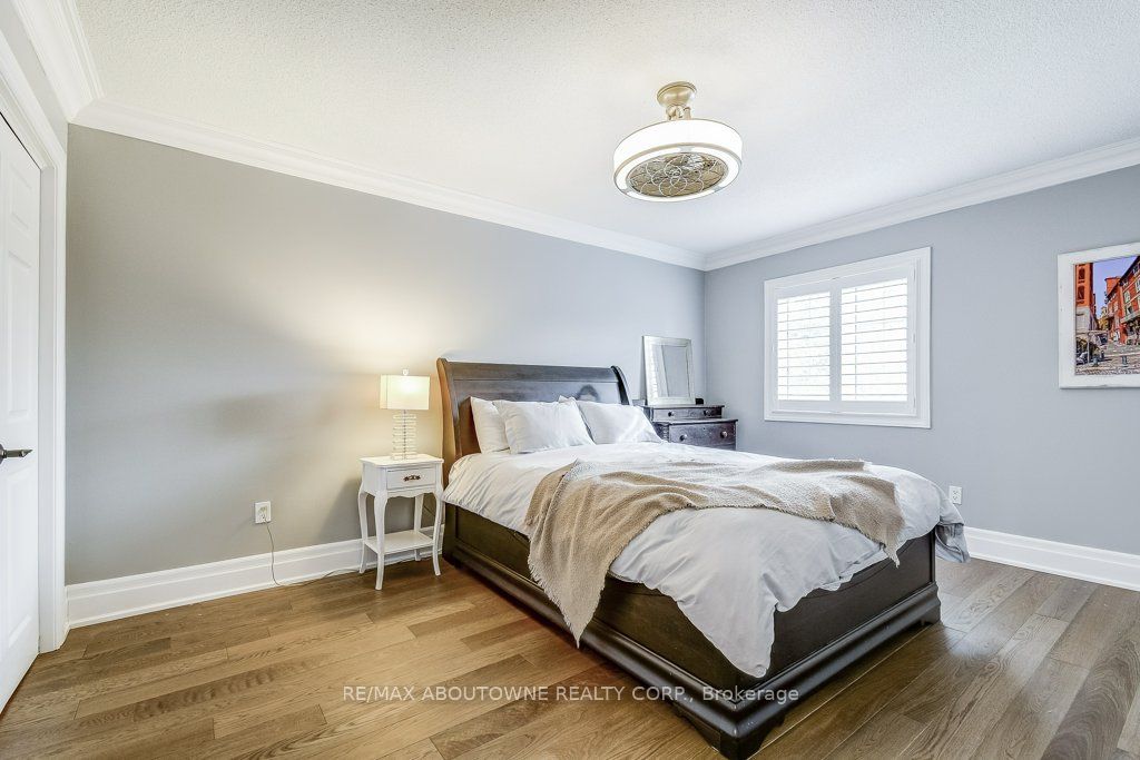 21 Chisholm Street, Oakville ‣ W13508610 21 Chisholm Street, Oakville ‣ W13508610