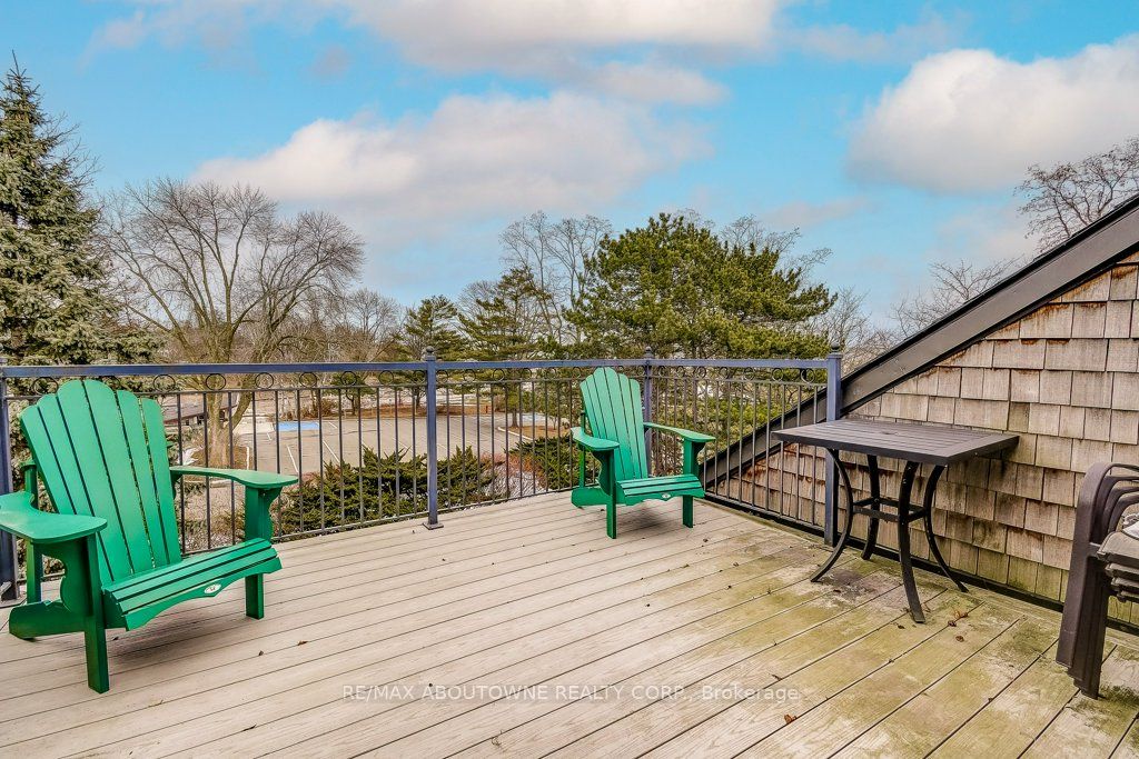 21 Chisholm Street, Oakville ‣ W13508610 21 Chisholm Street, Oakville ‣ W13508610