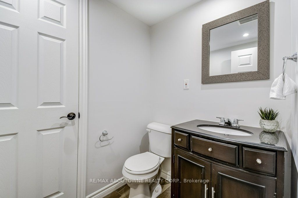 21 Chisholm Street, Oakville ‣ W13508610 21 Chisholm Street, Oakville ‣ W13508610
