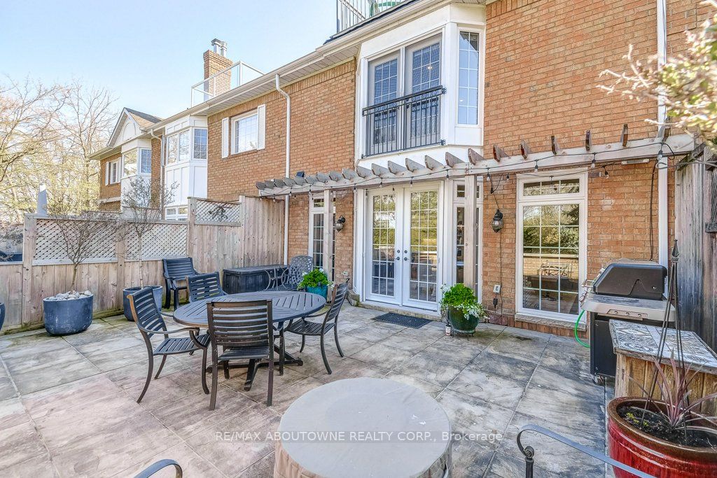 21 Chisholm Street, Oakville ‣ W13508610 21 Chisholm Street, Oakville ‣ W13508610