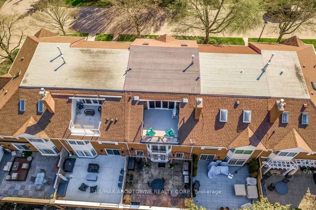 21 Chisholm Street, Oakville ‣ W13508610 21 Chisholm Street, Oakville ‣ W13508610