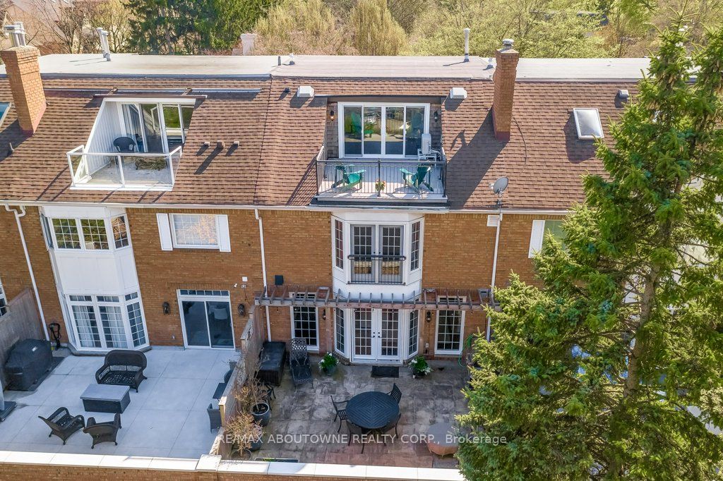 21 Chisholm Street, Oakville ‣ W13508610 21 Chisholm Street, Oakville ‣ W13508610